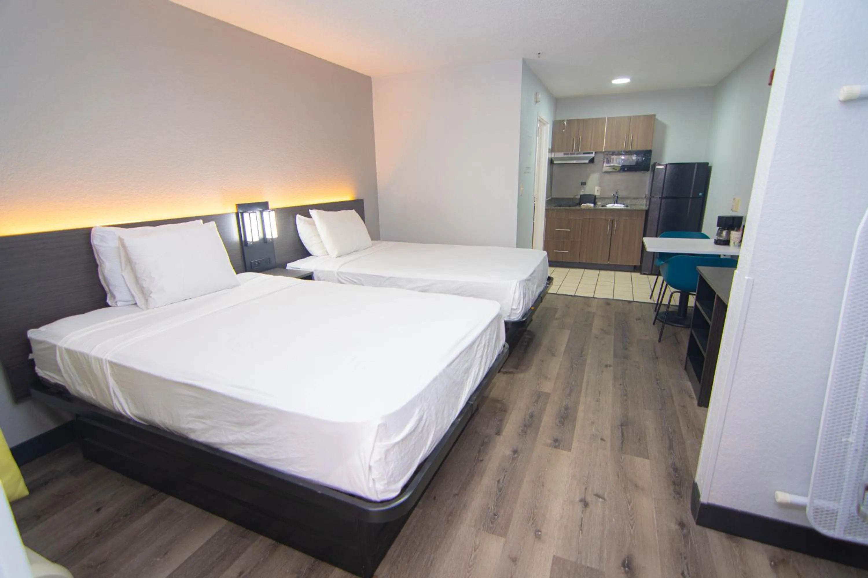 Bedroom, Bed in Studio 6-West Palm Beach, FL