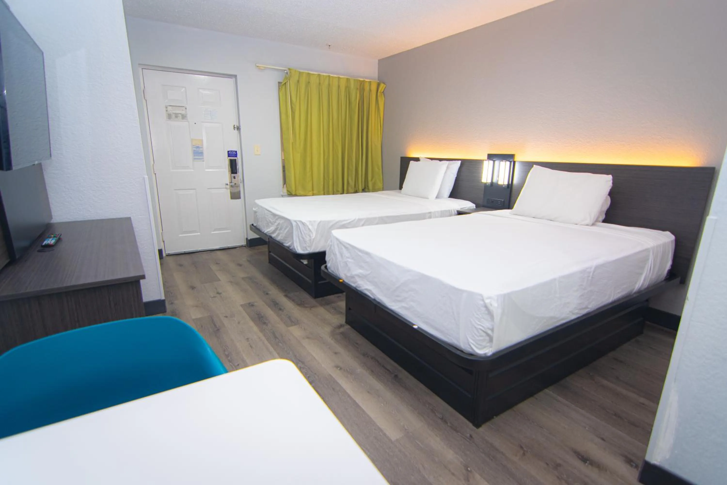 Bed in Studio 6-West Palm Beach, FL