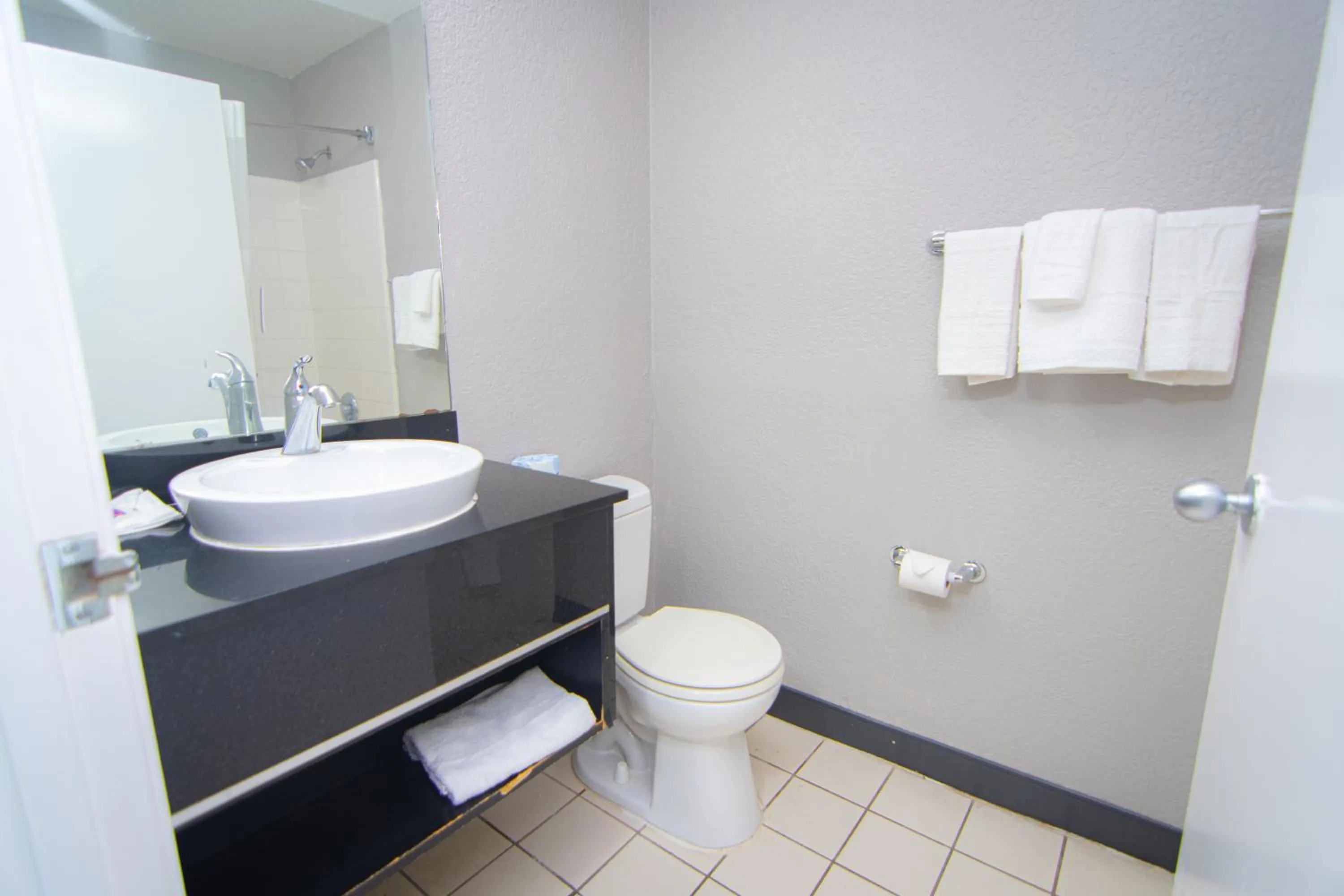 Bathroom in Studio 6-West Palm Beach, FL