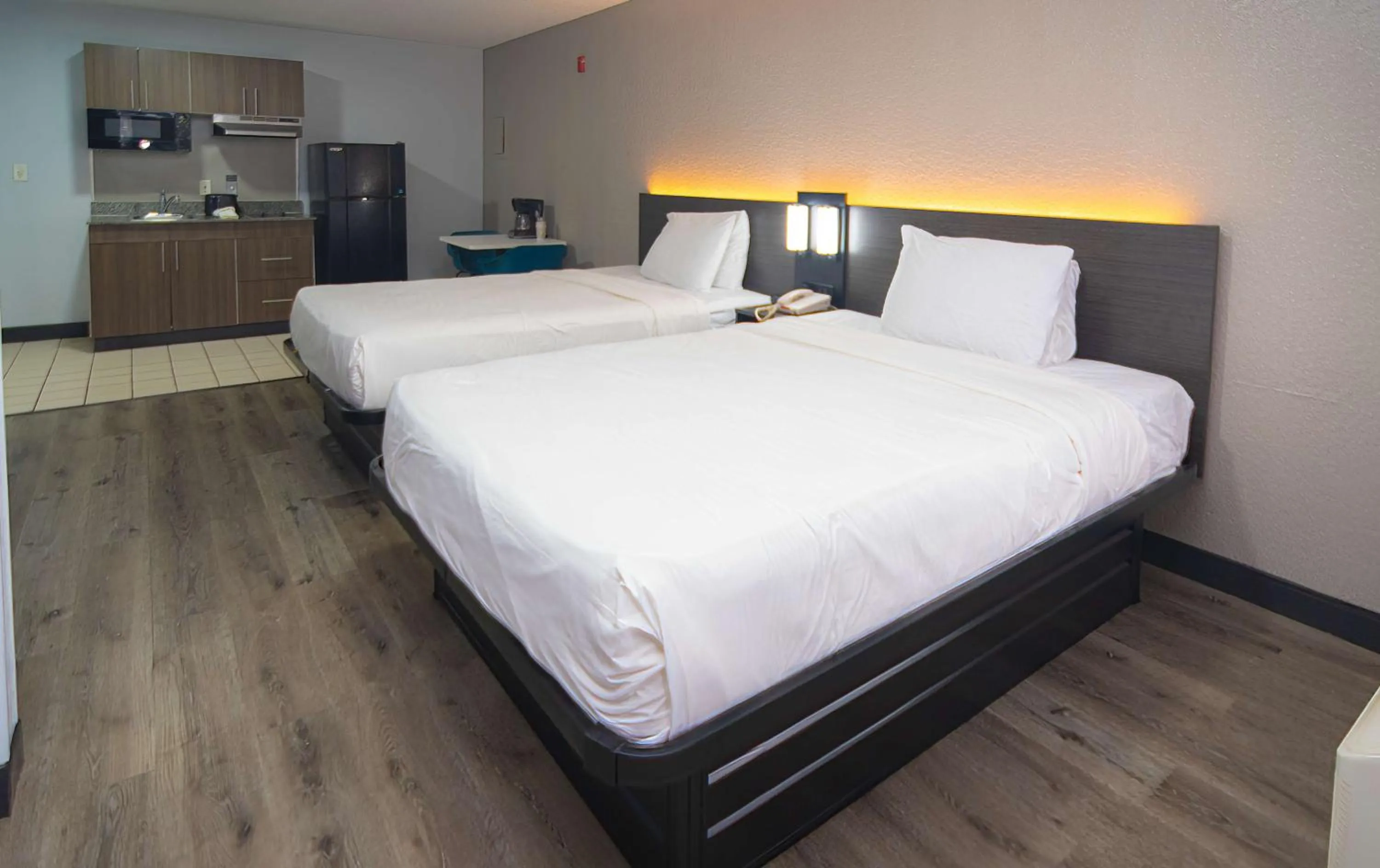 Bedroom, Bed in Studio 6-West Palm Beach, FL