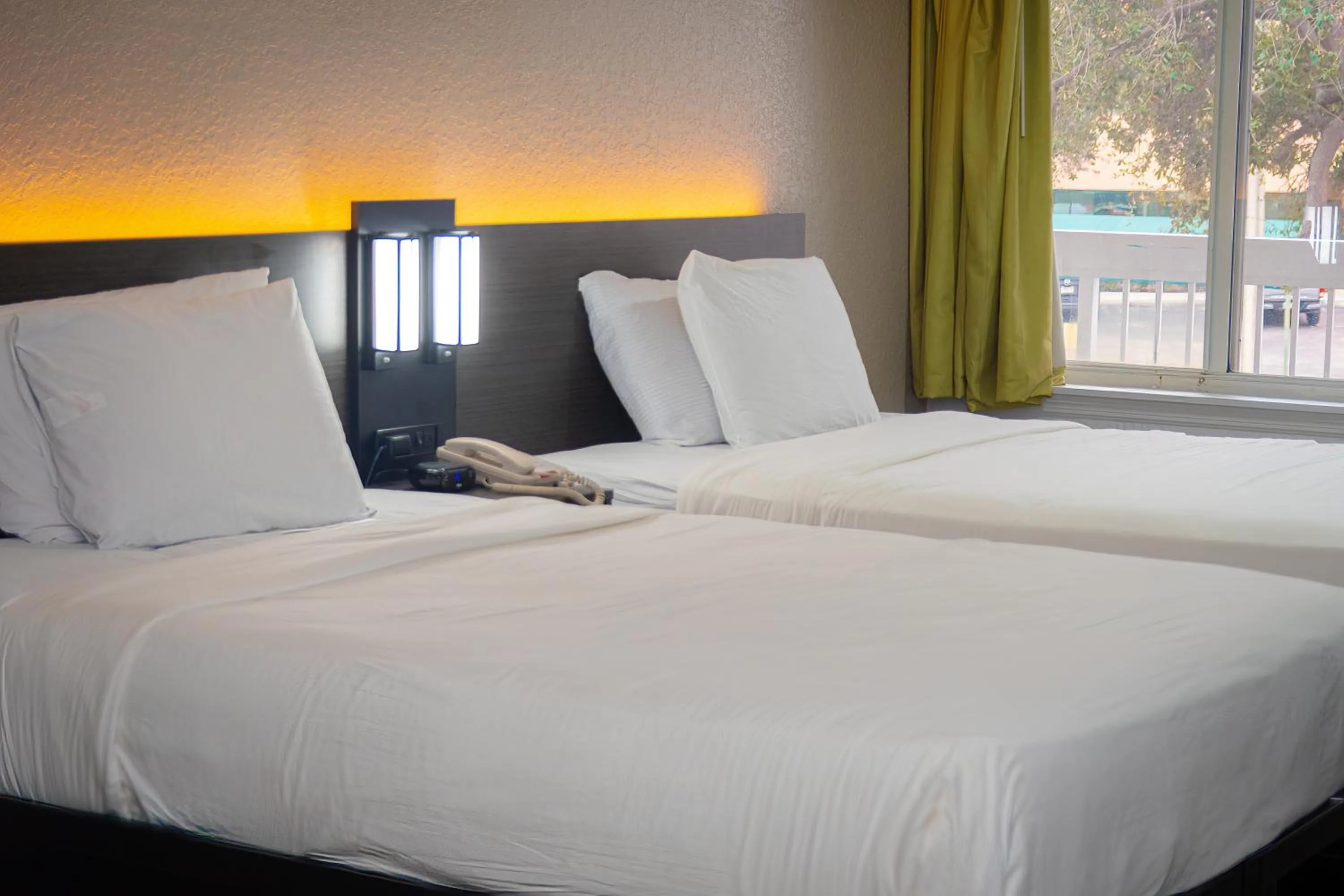 Bed in Studio 6-West Palm Beach, FL