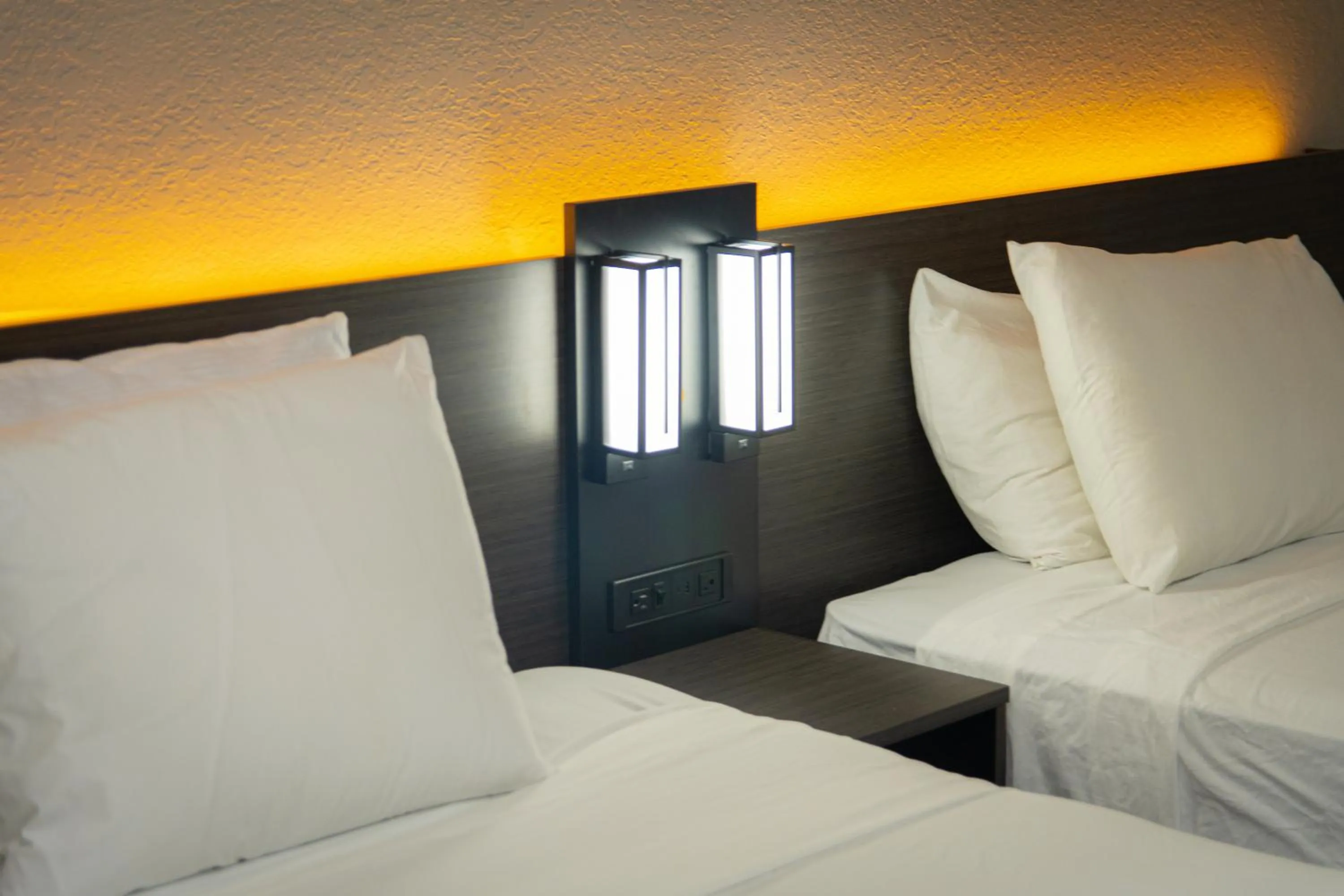 Bedroom, Bed in Studio 6-West Palm Beach, FL