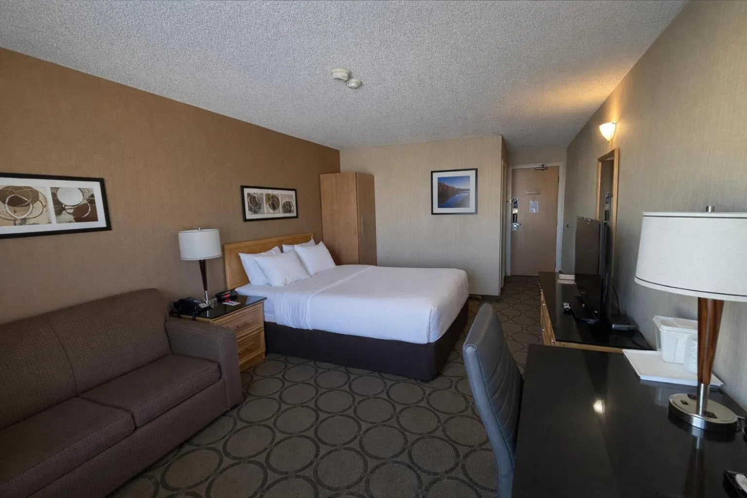 Bedroom, Bed in Comfort Inn Baie-Comeau