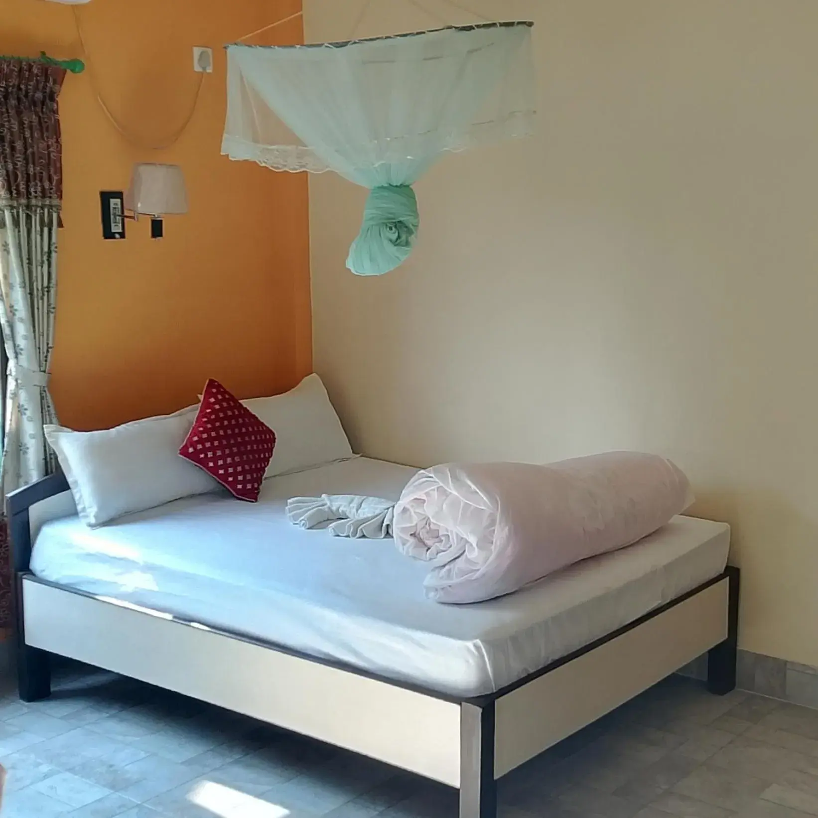 Single Room with Garden View in Hotel Rhino Land-Sauraha Family Home Single Room with Garden View in Hotel Rhino Land-Sauraha Family Home