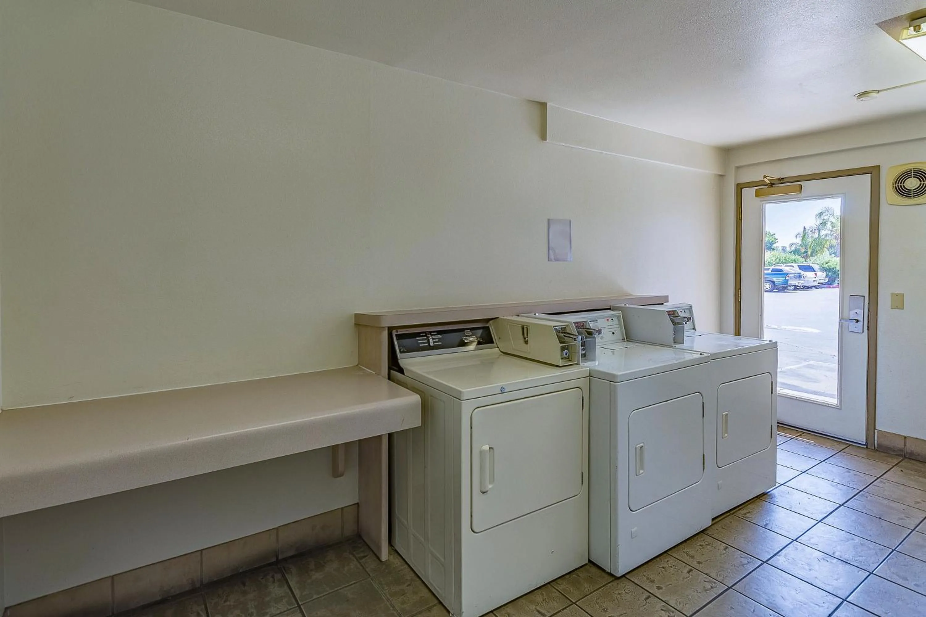 Area and facilities in Motel 6-Fresno, CA - Yosemite Hwy
