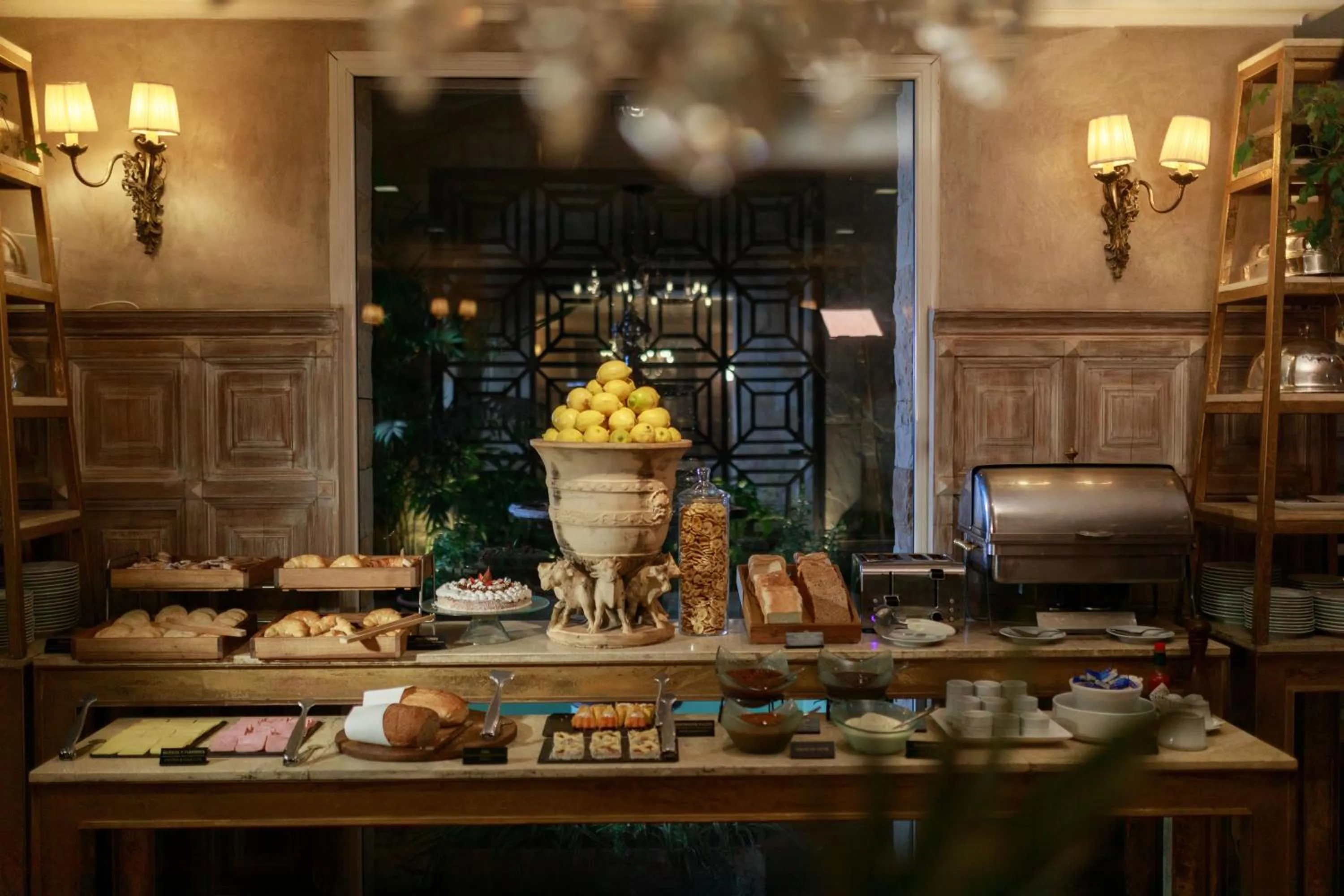 Restaurant/places to eat in Huentala Hotel