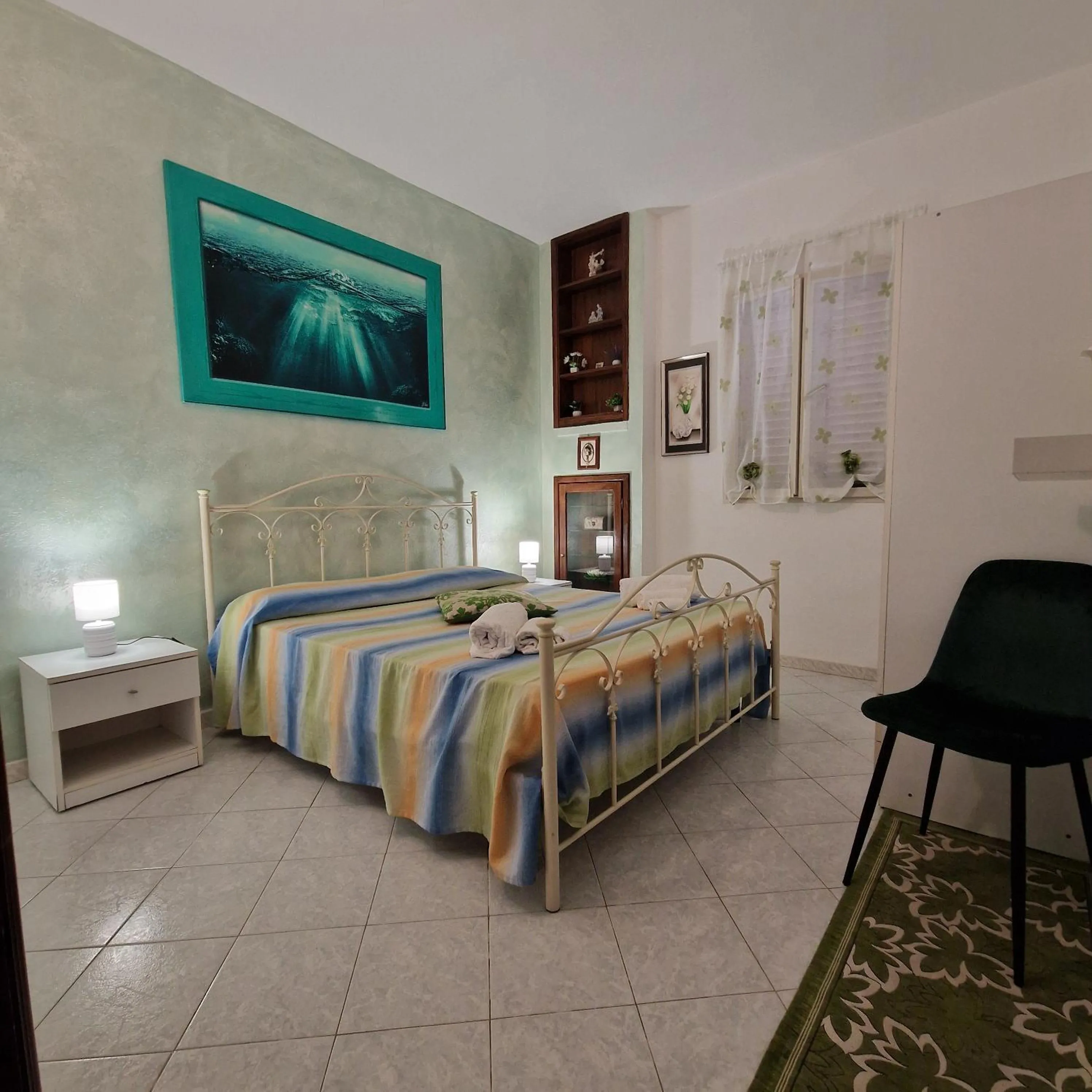 Bed in SANTA VENERE Apartments "PARCHEGGIO interno MOTO-AUTO" Ricarica auto Elettriche