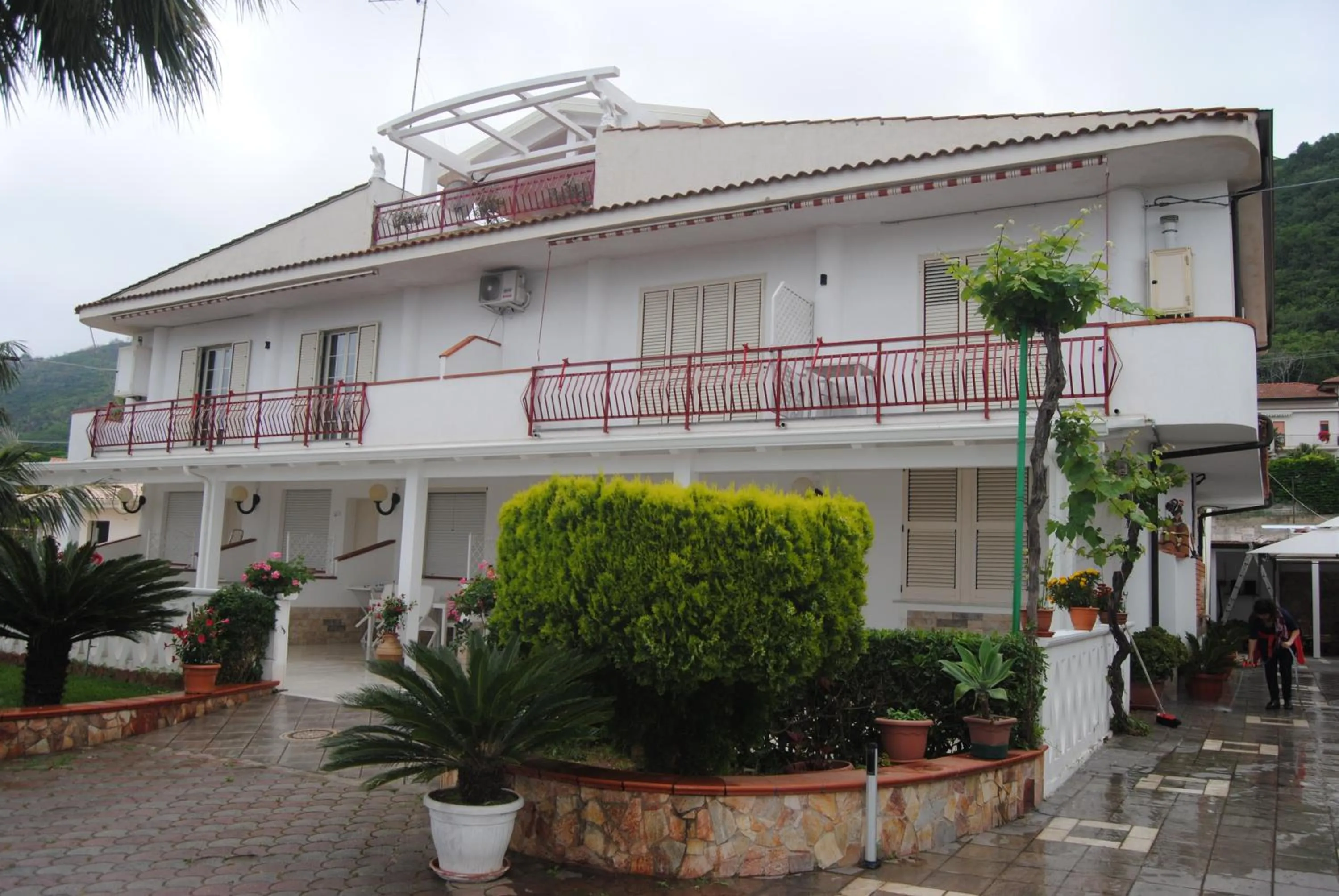 Facade/entrance in SANTA VENERE Apartments "PARCHEGGIO interno MOTO-AUTO" Ricarica auto Elettriche