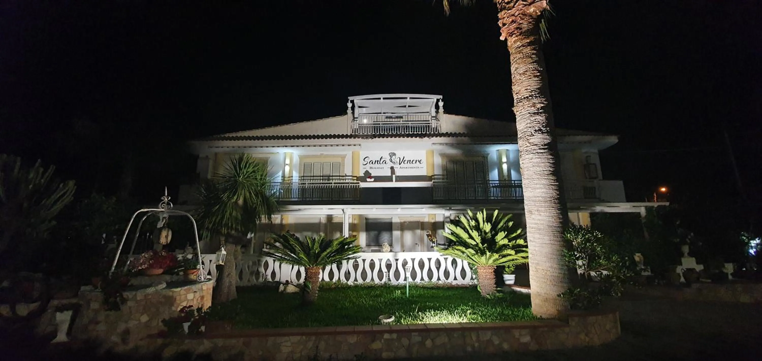 Night in SANTA VENERE Apartments "PARCHEGGIO interno MOTO-AUTO" Ricarica auto Elettriche