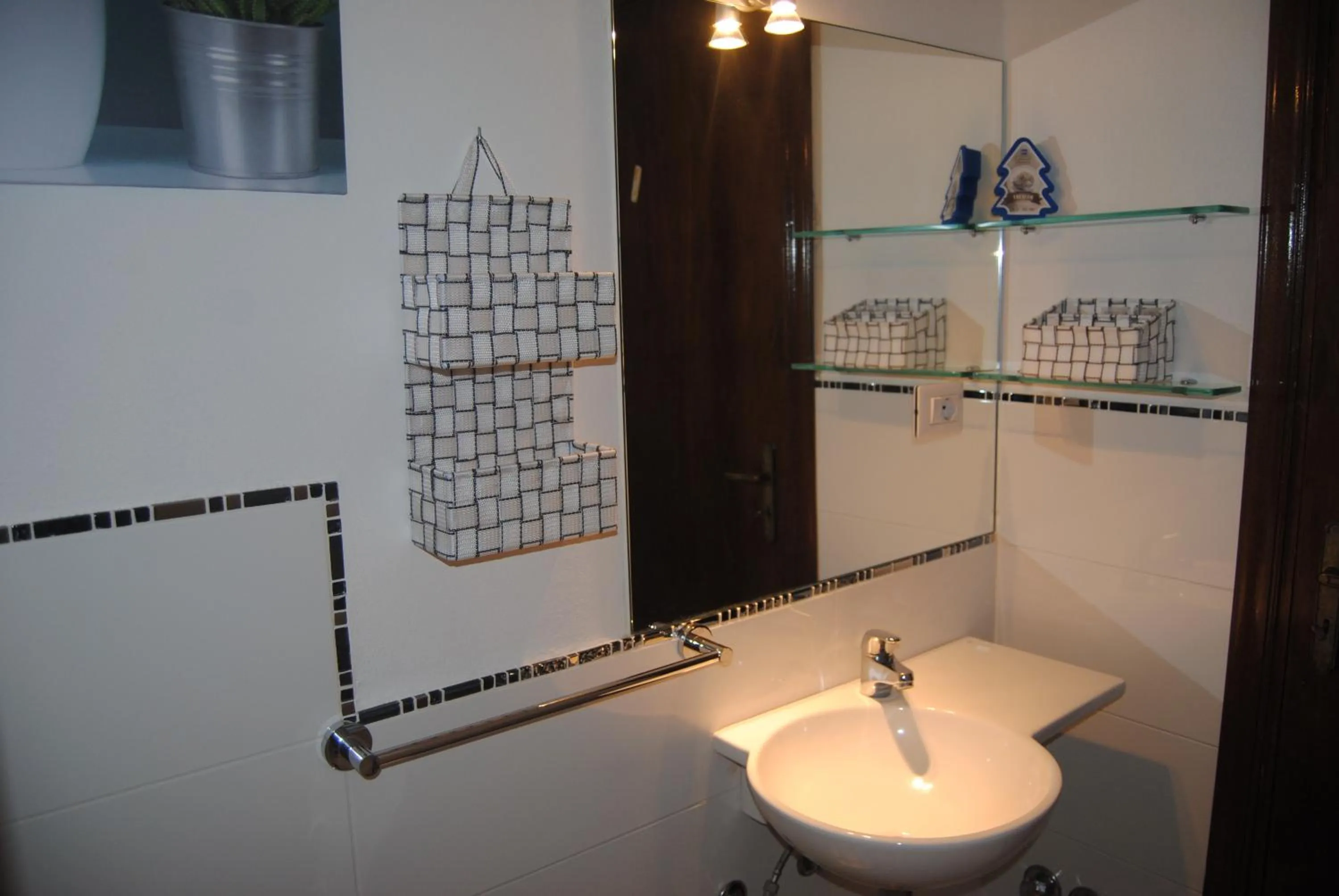 Bathroom in SANTA VENERE Apartments "PARCHEGGIO interno MOTO-AUTO" Ricarica auto Elettriche
