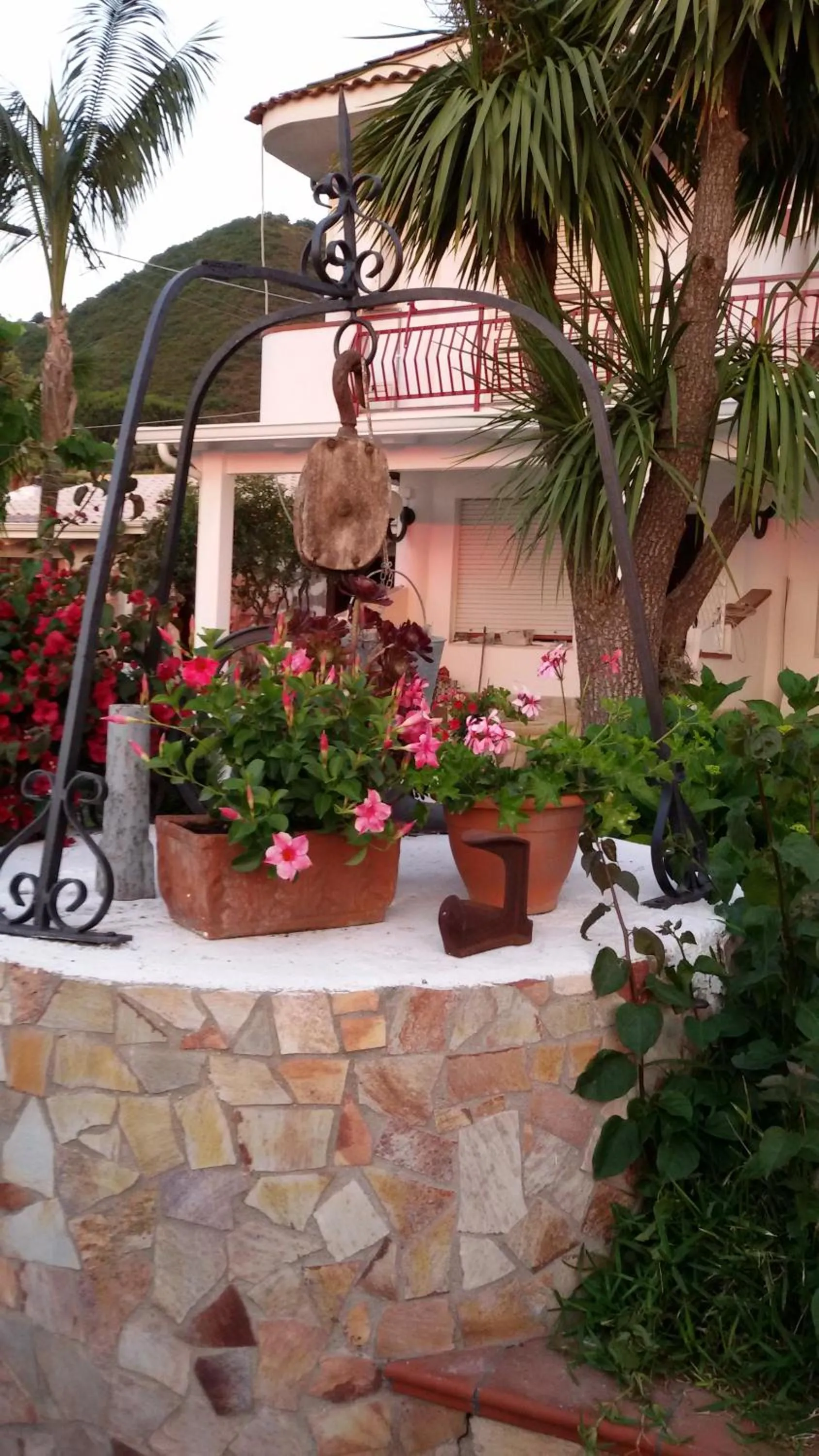 Garden in SANTA VENERE Apartments "PARCHEGGIO interno MOTO-AUTO" Ricarica auto Elettriche