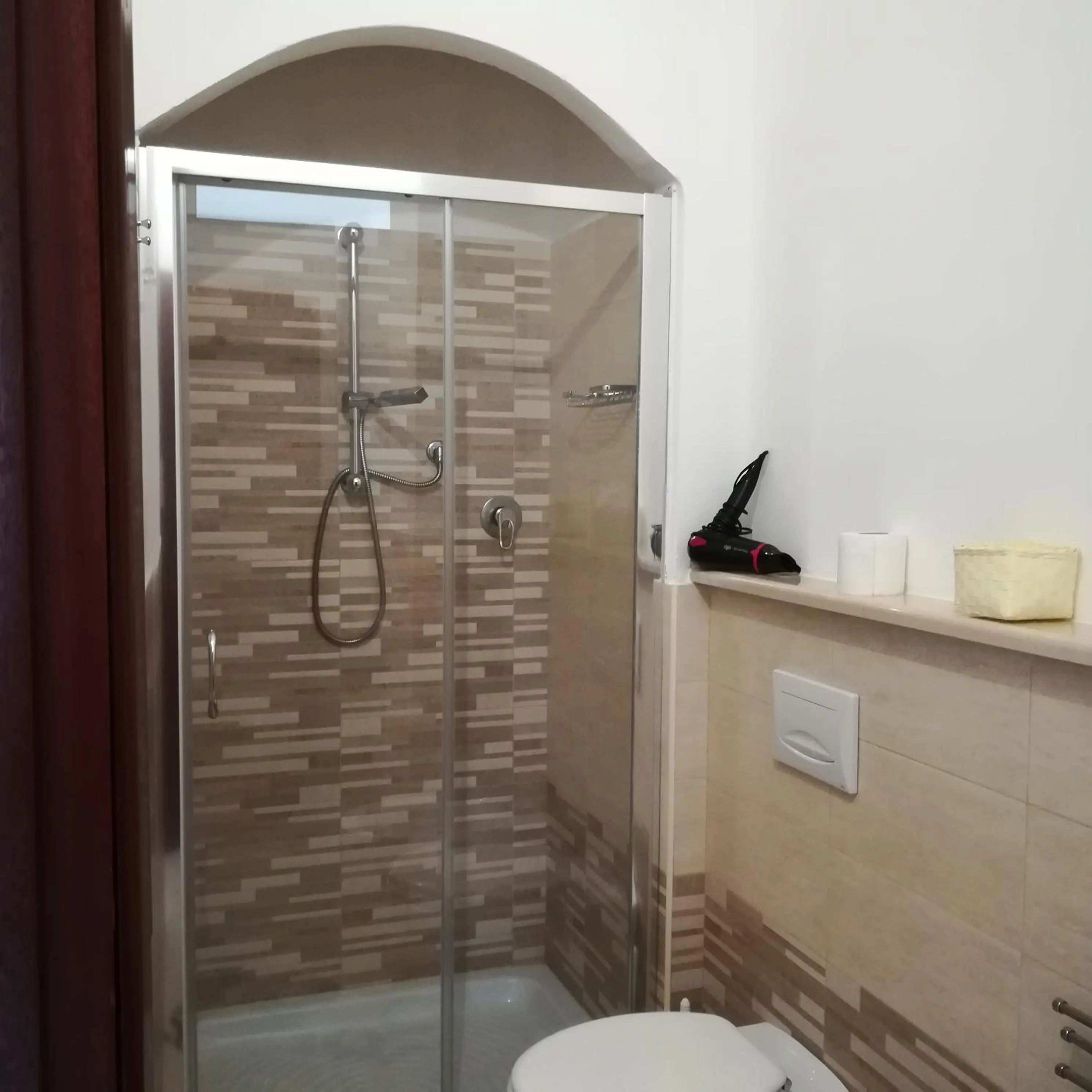 Shower in SANTA VENERE Apartments "PARCHEGGIO interno MOTO-AUTO" Ricarica auto Elettriche