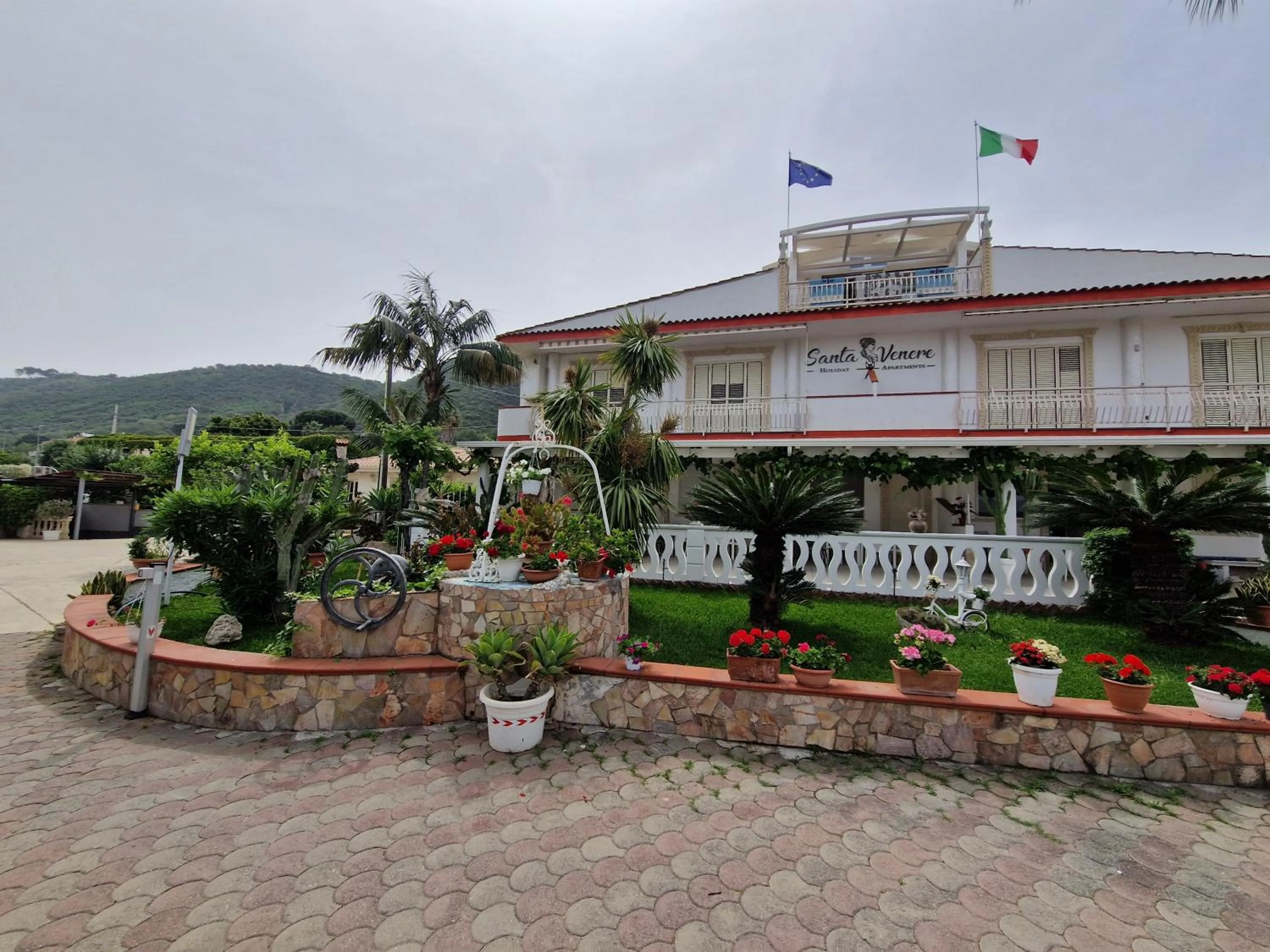 Day in SANTA VENERE Apartments "PARCHEGGIO interno MOTO-AUTO" Ricarica auto Elettriche