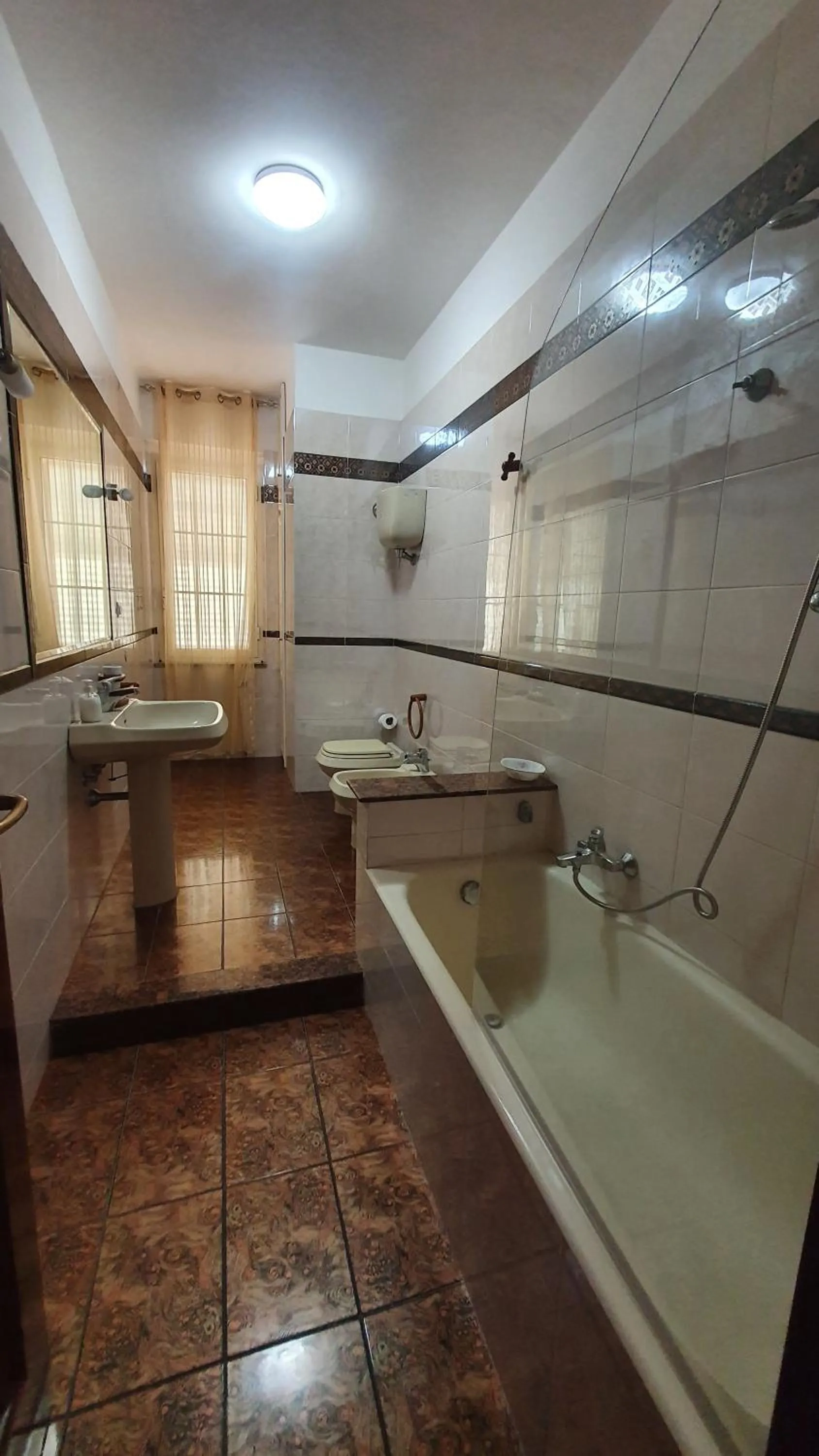 Bathroom in SANTA VENERE Apartments "PARCHEGGIO interno MOTO-AUTO" Ricarica auto Elettriche
