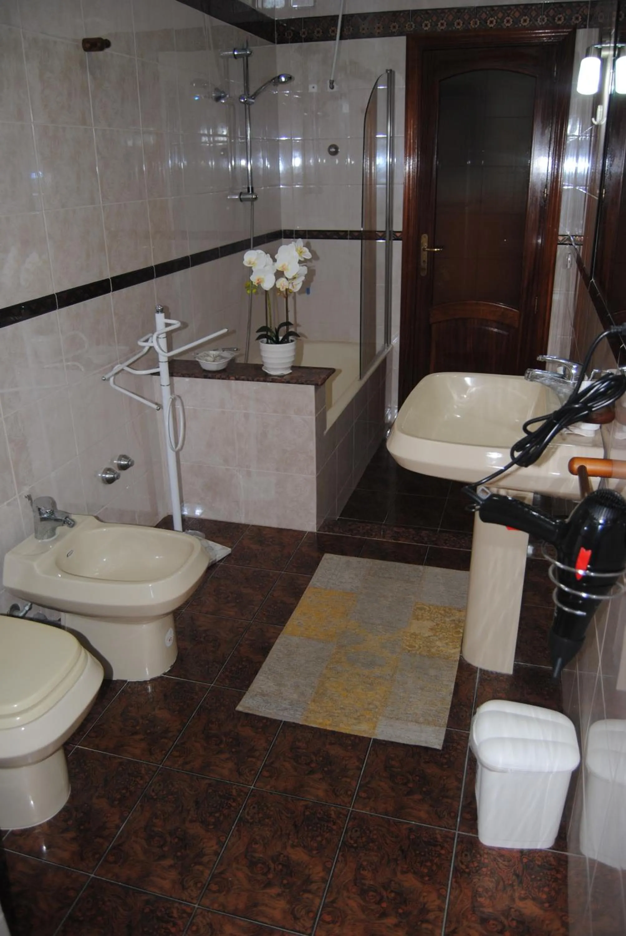 Shower in SANTA VENERE Apartments "PARCHEGGIO interno MOTO-AUTO" Ricarica auto Elettriche