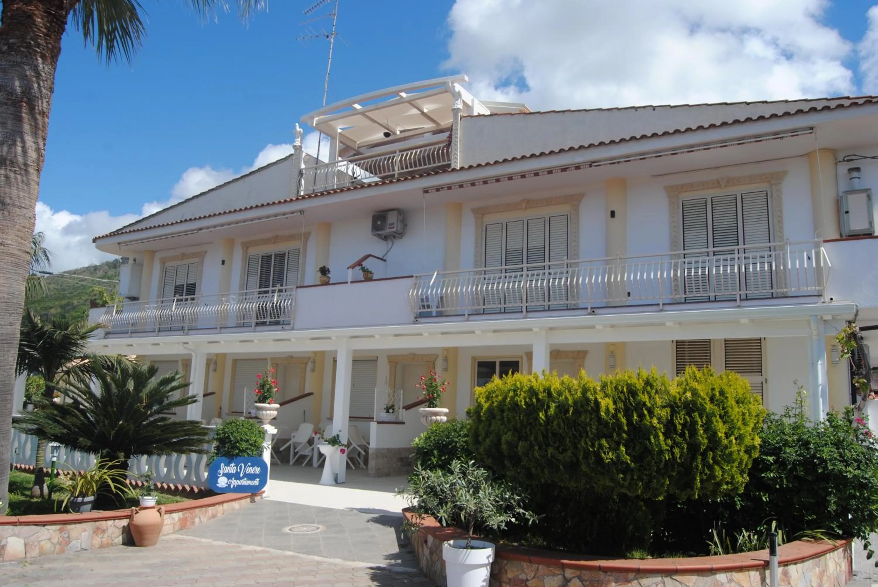 Property building in SANTA VENERE Apartments "PARCHEGGIO interno MOTO-AUTO" Ricarica auto Elettriche