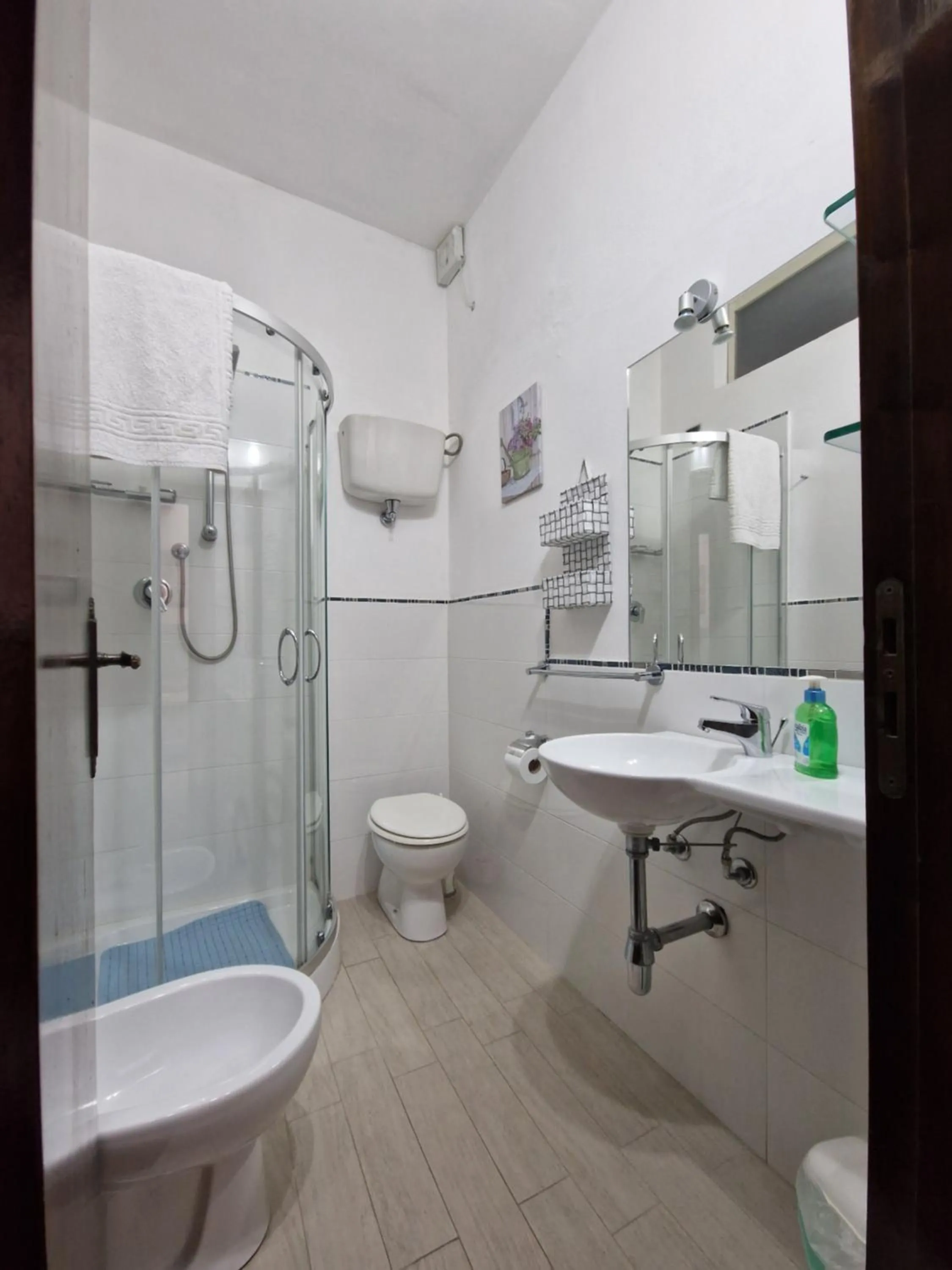 Shower in SANTA VENERE Apartments "PARCHEGGIO interno MOTO-AUTO" Ricarica auto Elettriche