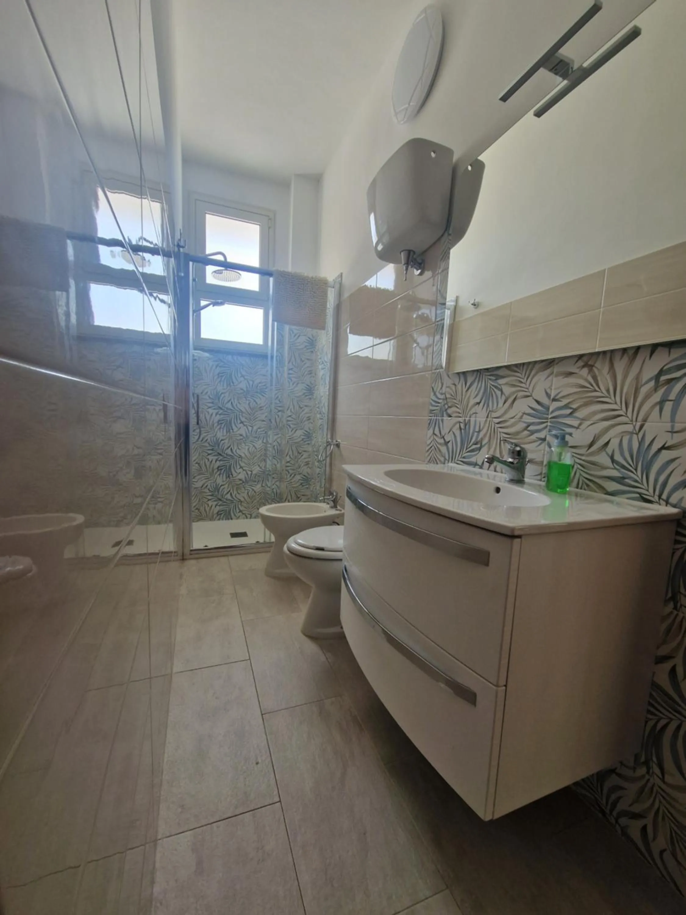 Shower in SANTA VENERE Apartments "PARCHEGGIO interno MOTO-AUTO" Ricarica auto Elettriche