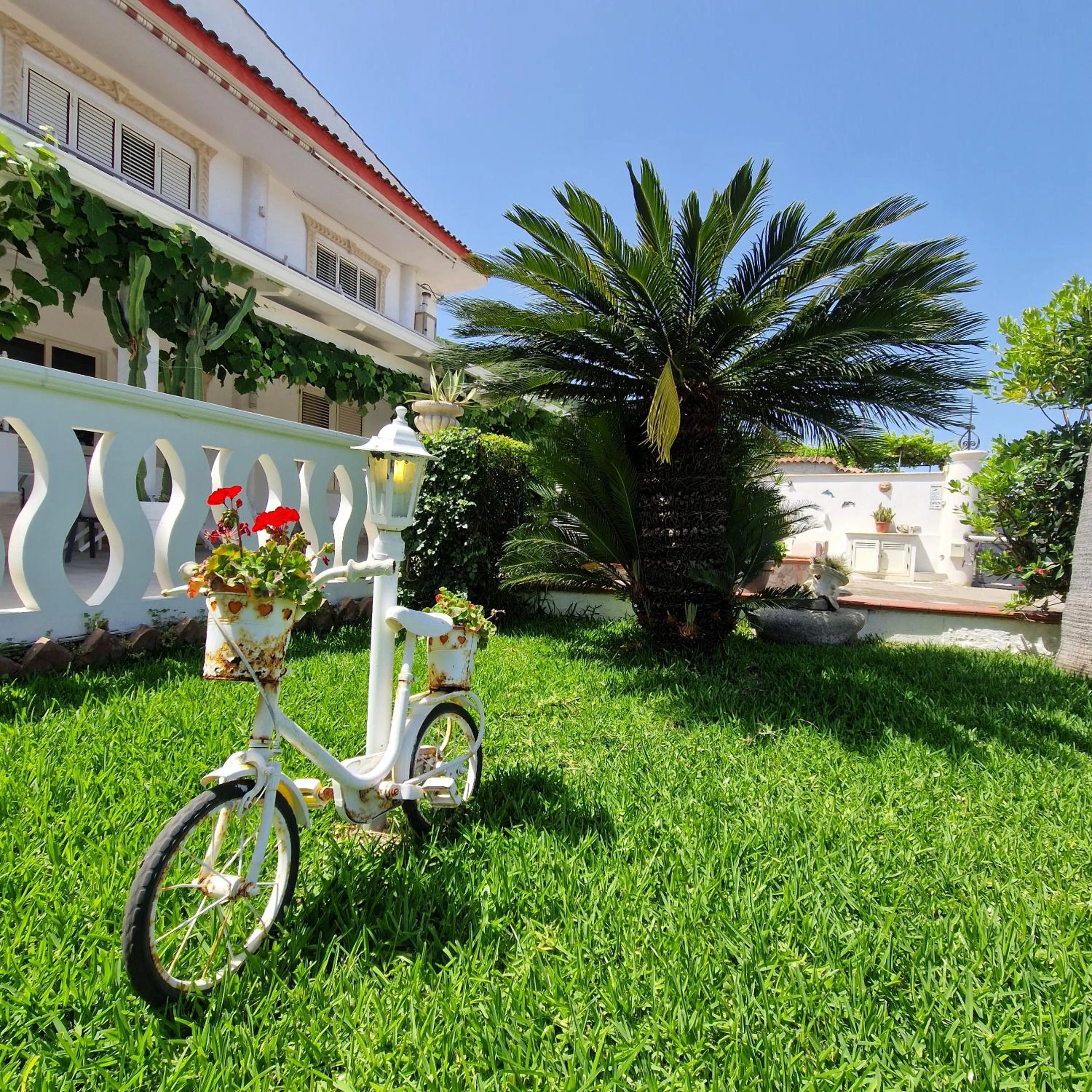 Garden in SANTA VENERE Apartments "PARCHEGGIO interno MOTO-AUTO" Ricarica auto Elettriche