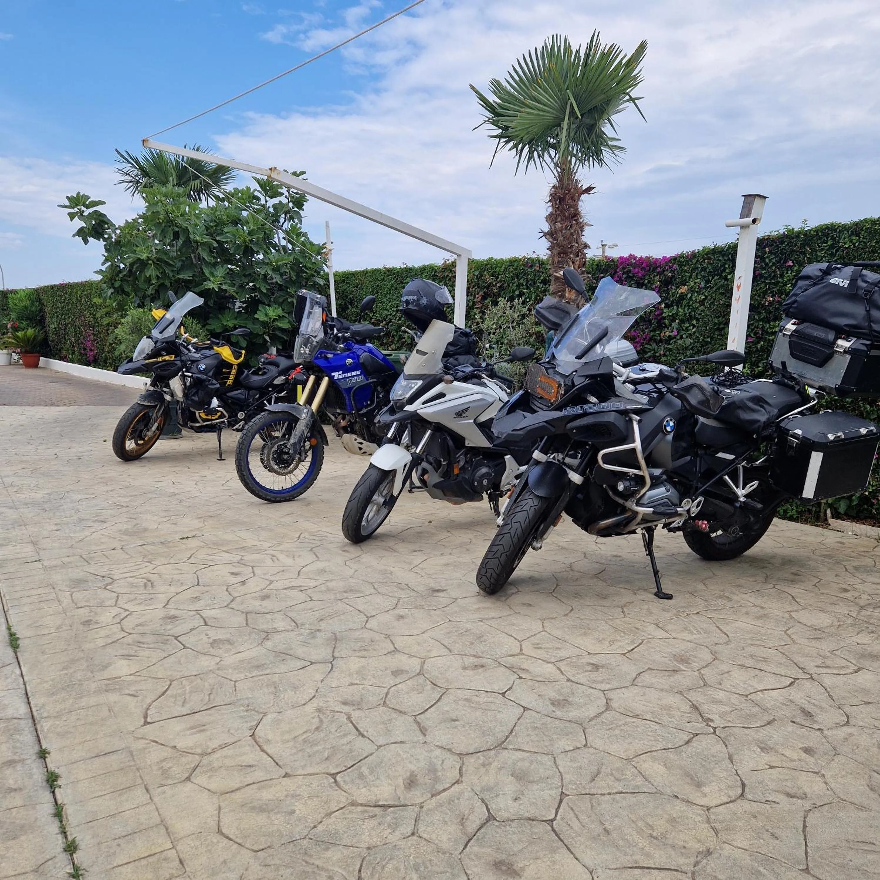 Parking in SANTA VENERE Apartments "PARCHEGGIO interno MOTO-AUTO" Ricarica auto Elettriche