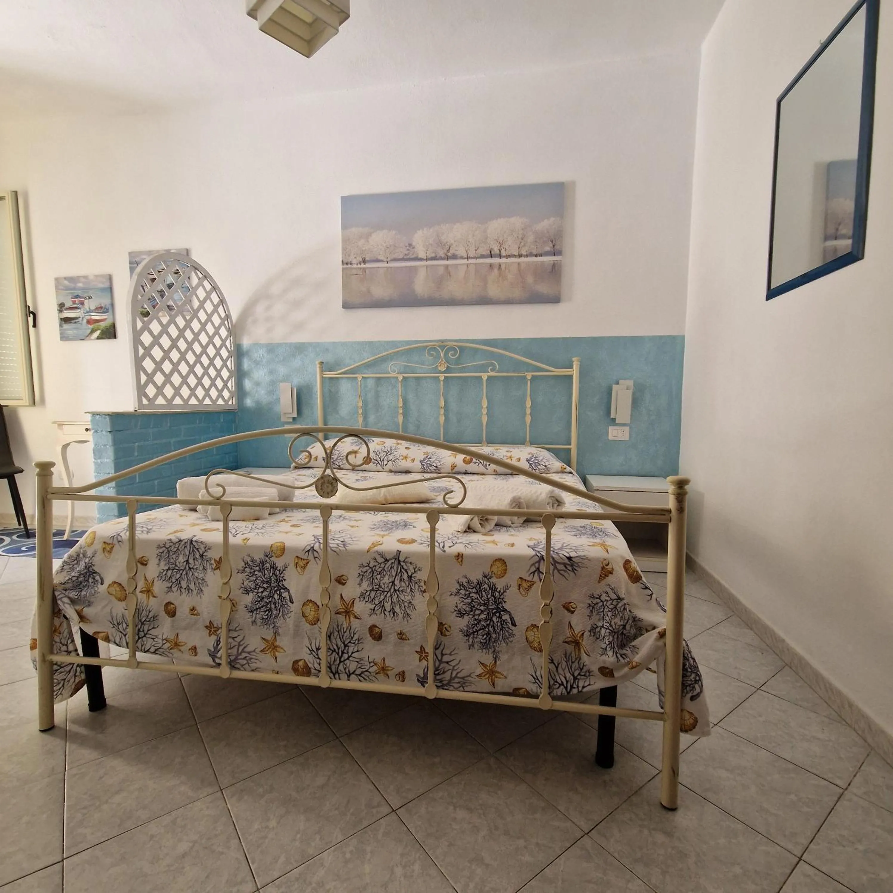 Bed in SANTA VENERE Apartments "PARCHEGGIO interno MOTO-AUTO" Ricarica auto Elettriche