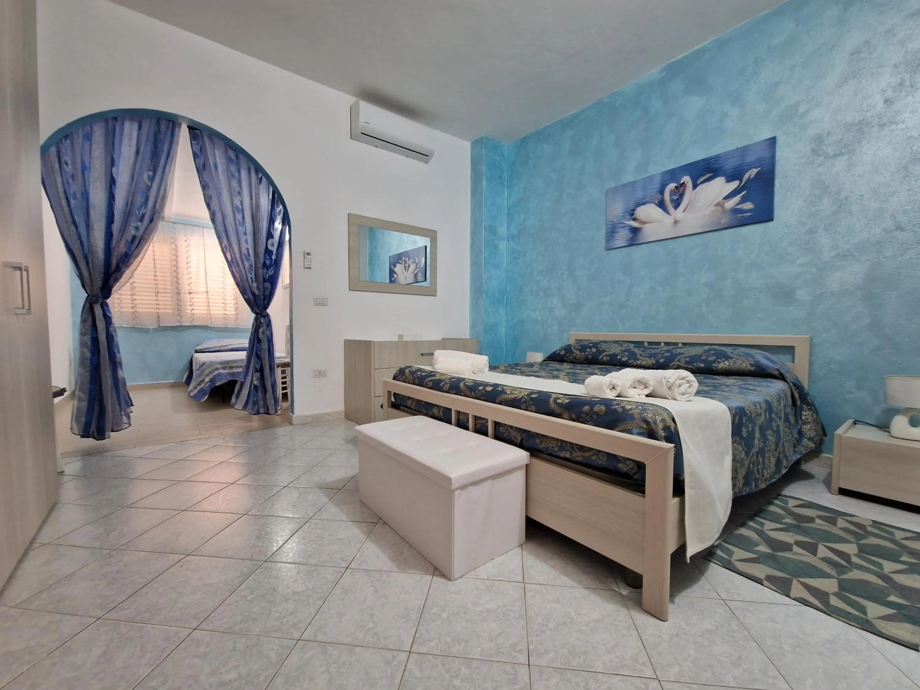 Bed in SANTA VENERE Apartments "PARCHEGGIO interno MOTO-AUTO" Ricarica auto Elettriche