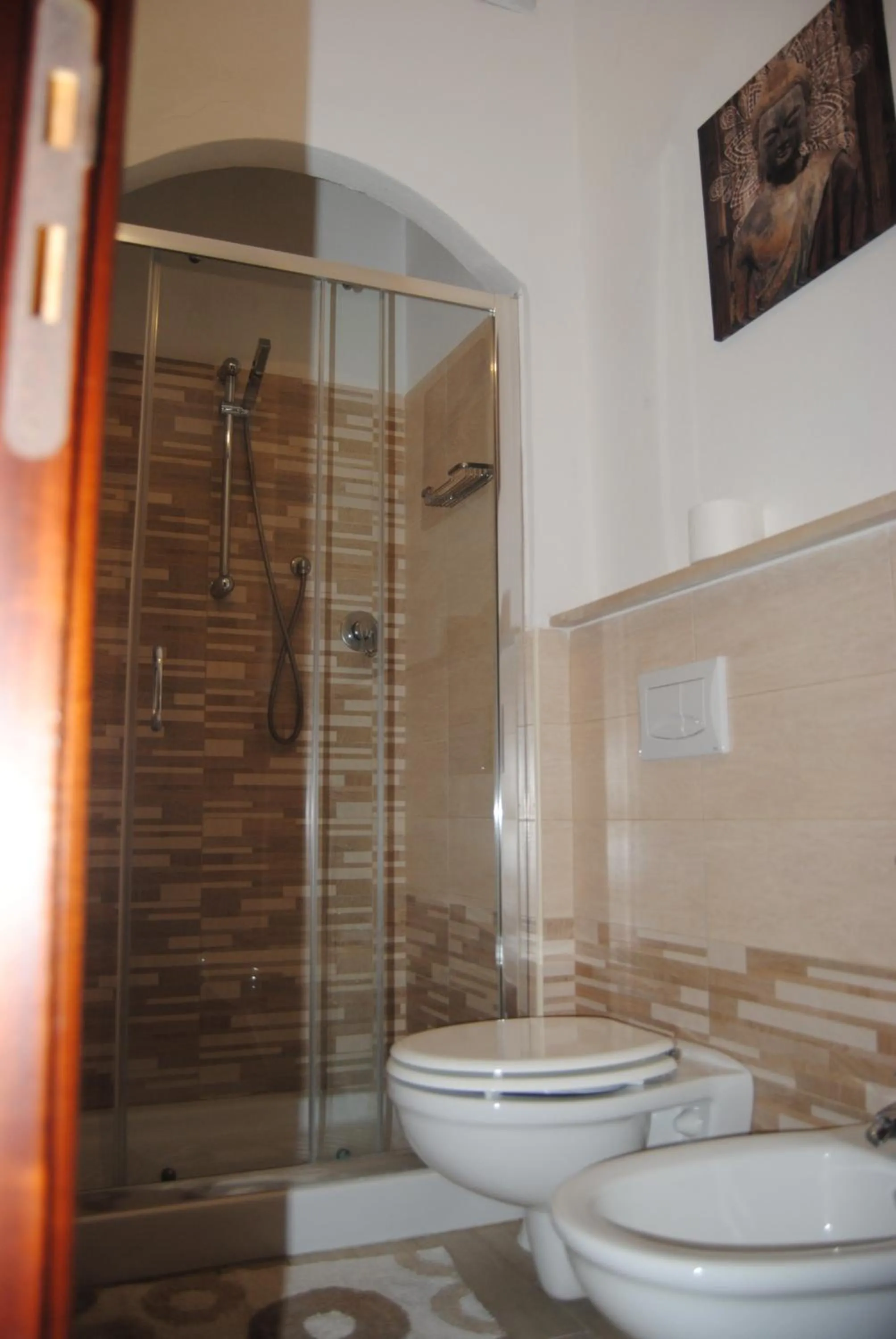 Shower in SANTA VENERE Apartments "PARCHEGGIO interno MOTO-AUTO" Ricarica auto Elettriche