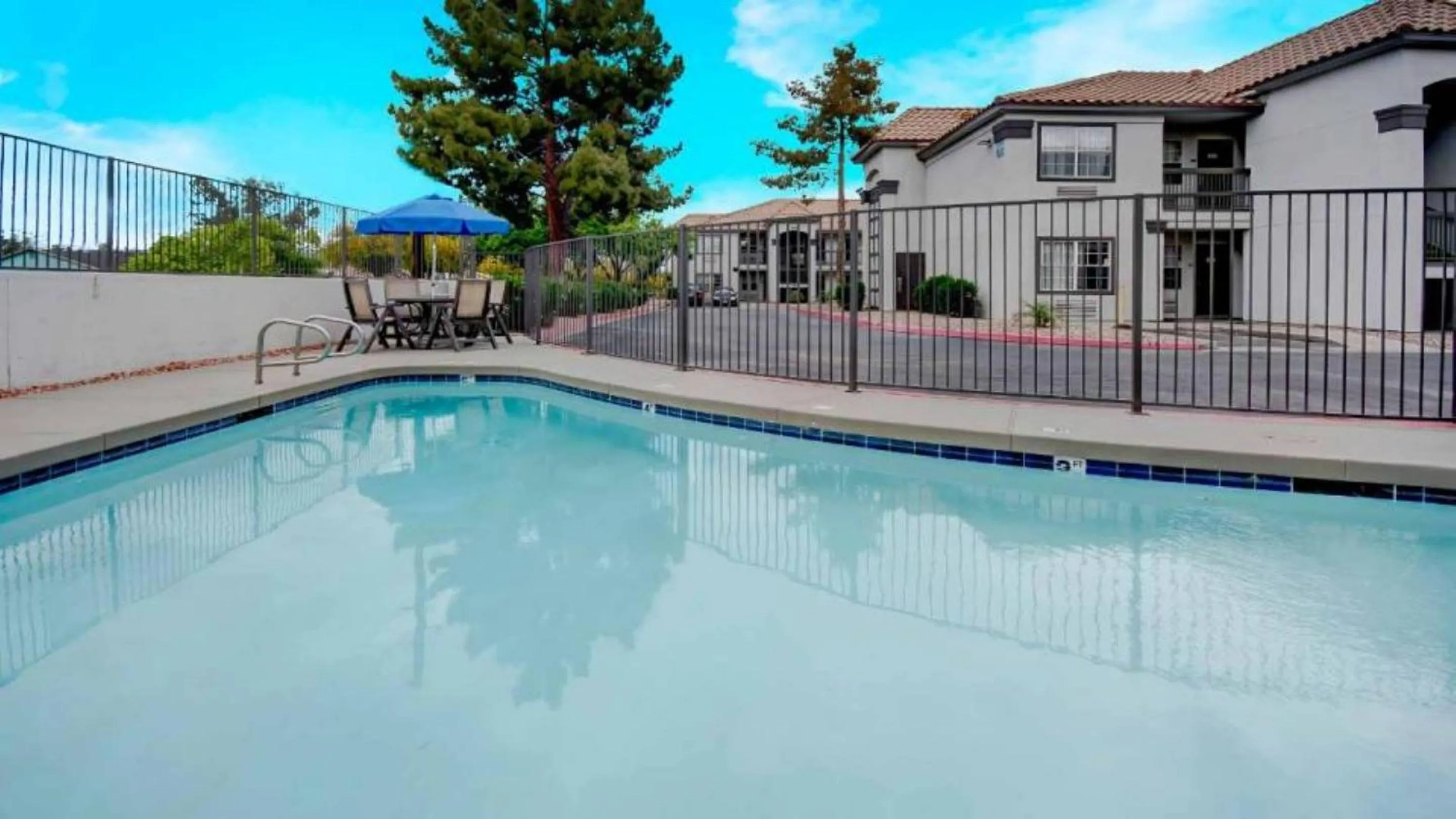 Swimming pool in Studio 6-Tempe, AZ