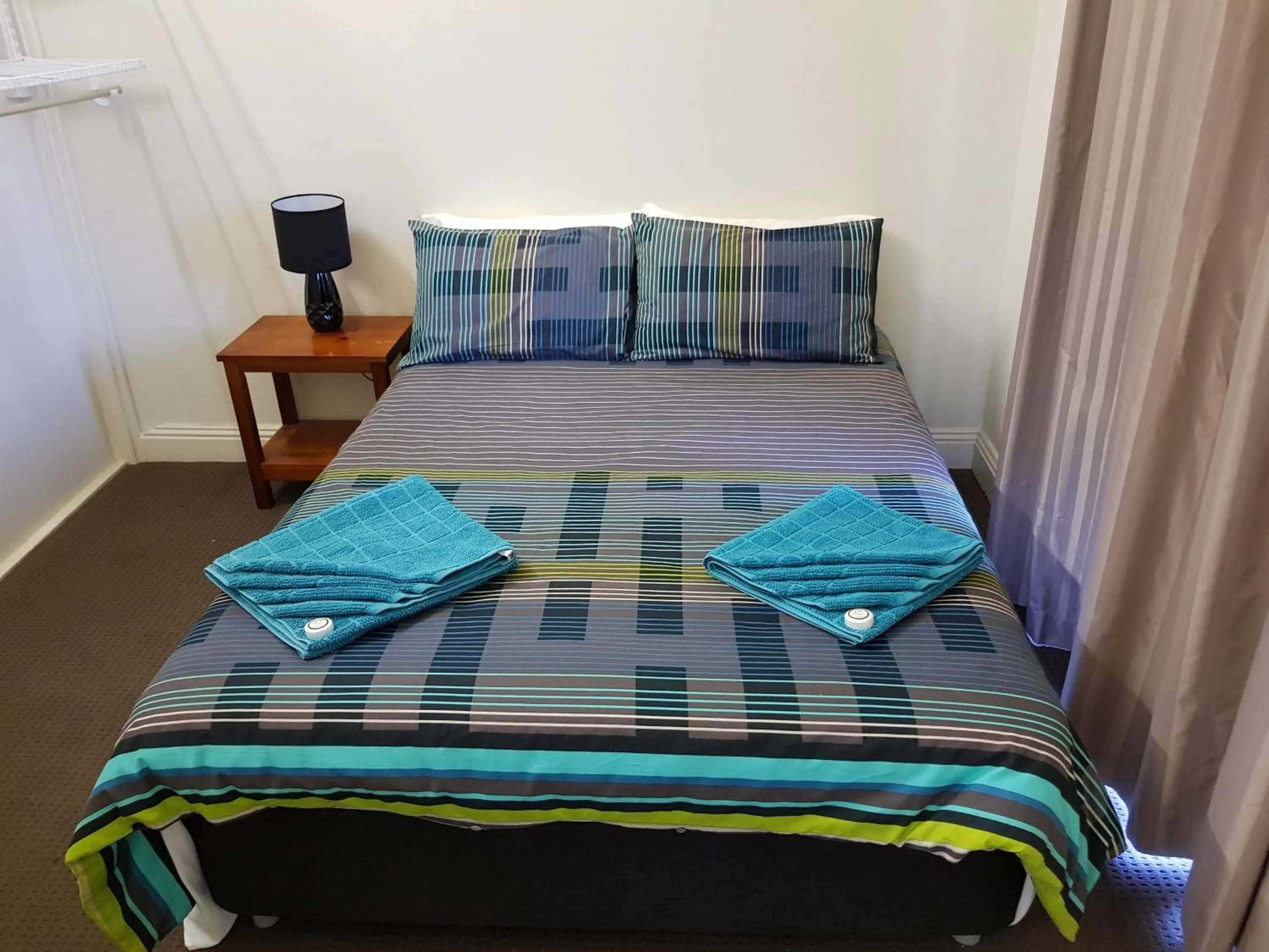 Bedroom, Bed in Commercial Hotel