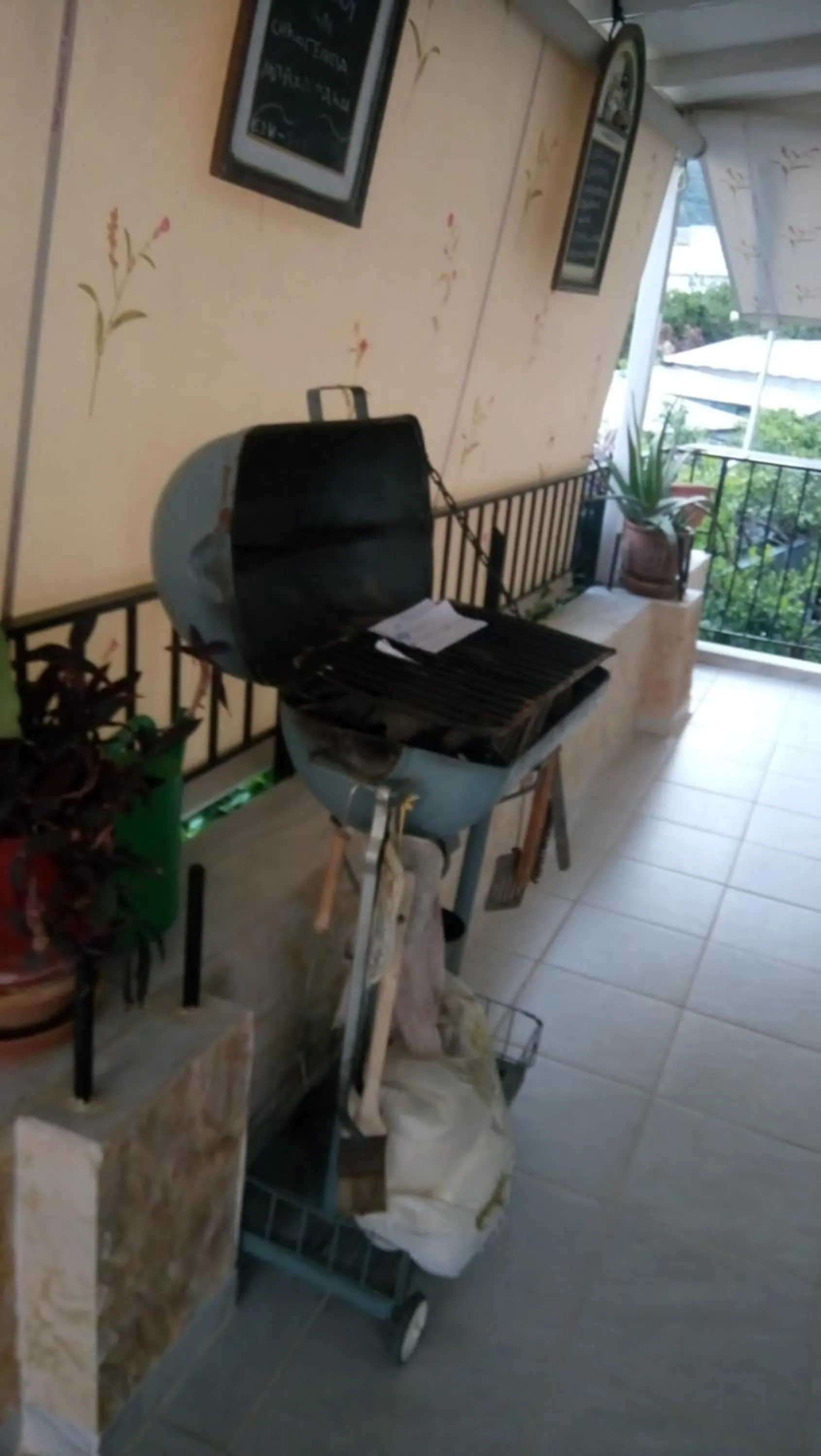 BBQ facilities in Villa George - Family Holidays