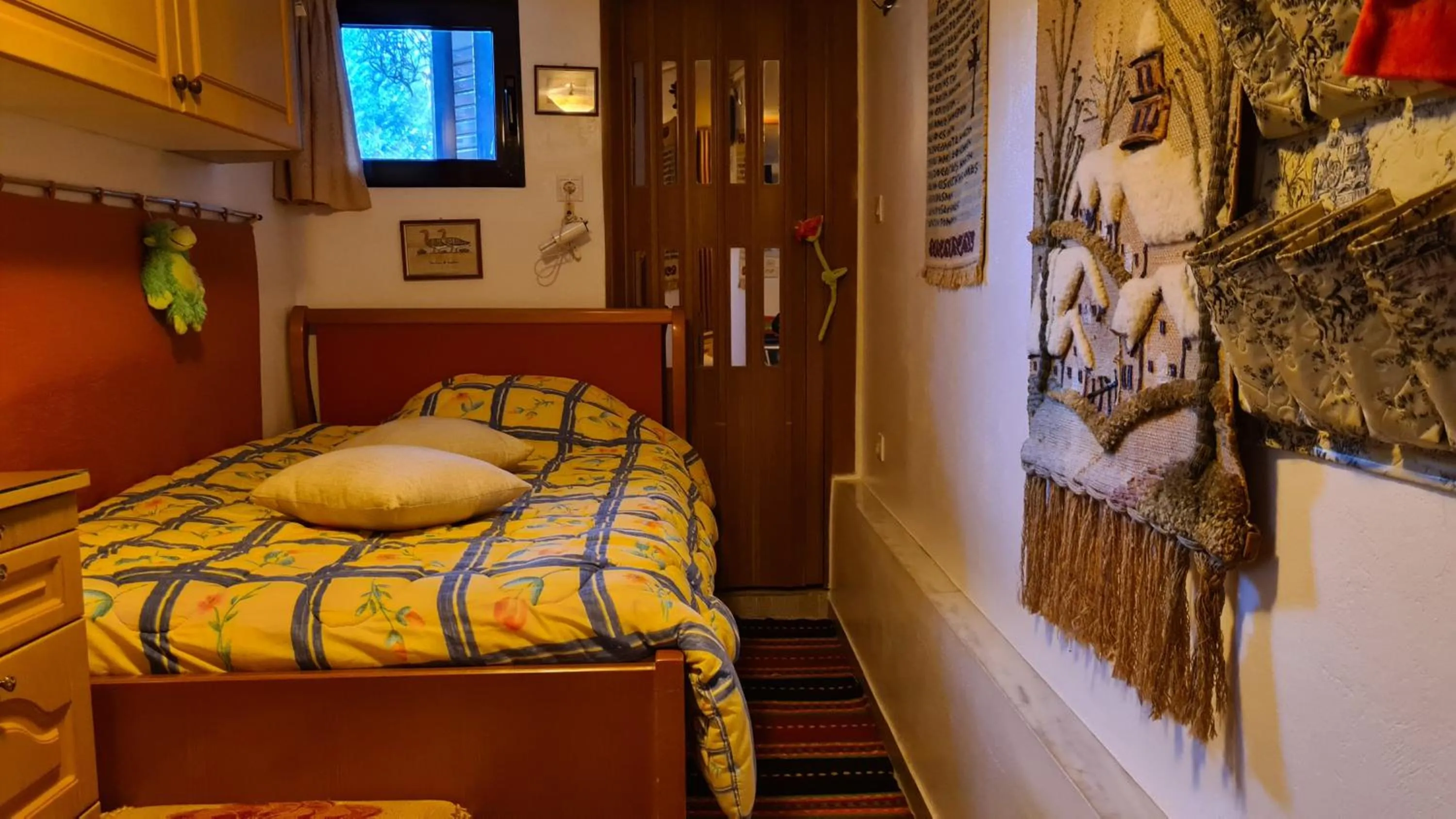 Property building, Bed in Villa George - Family Holidays