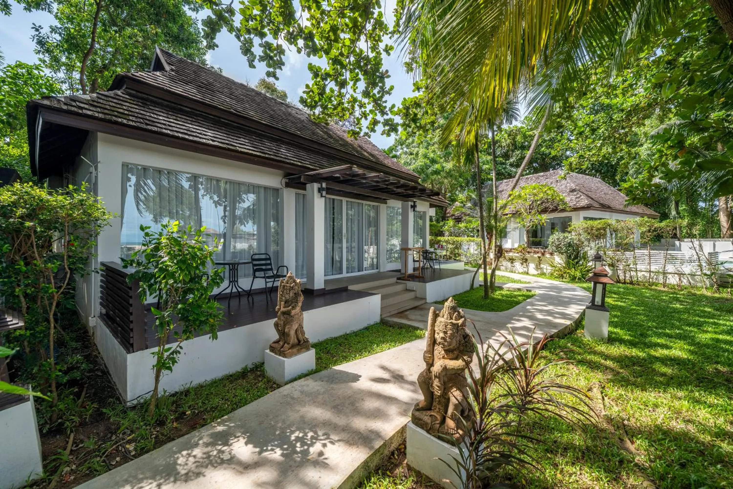 Garden in Zara Beach Resort Koh Samui