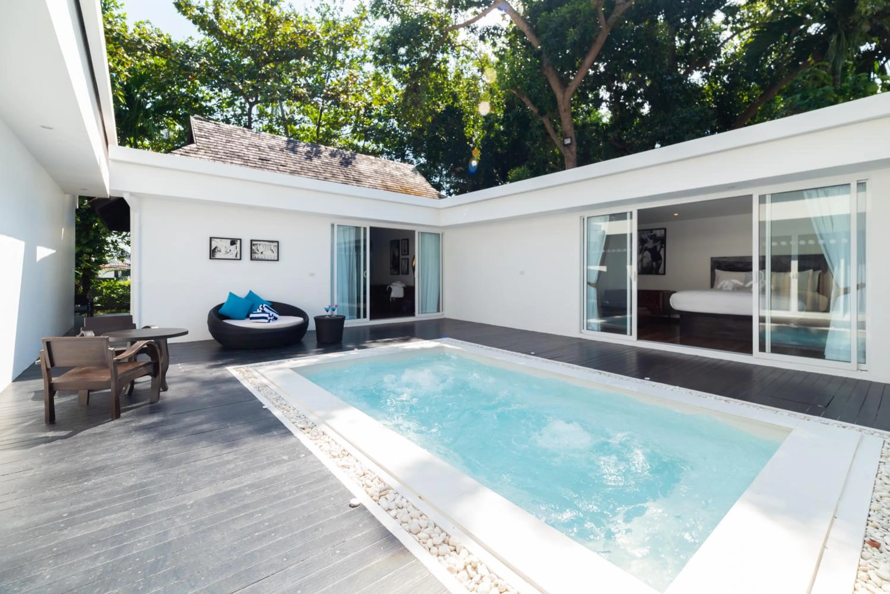 Pool view in Zara Beach Resort Koh Samui