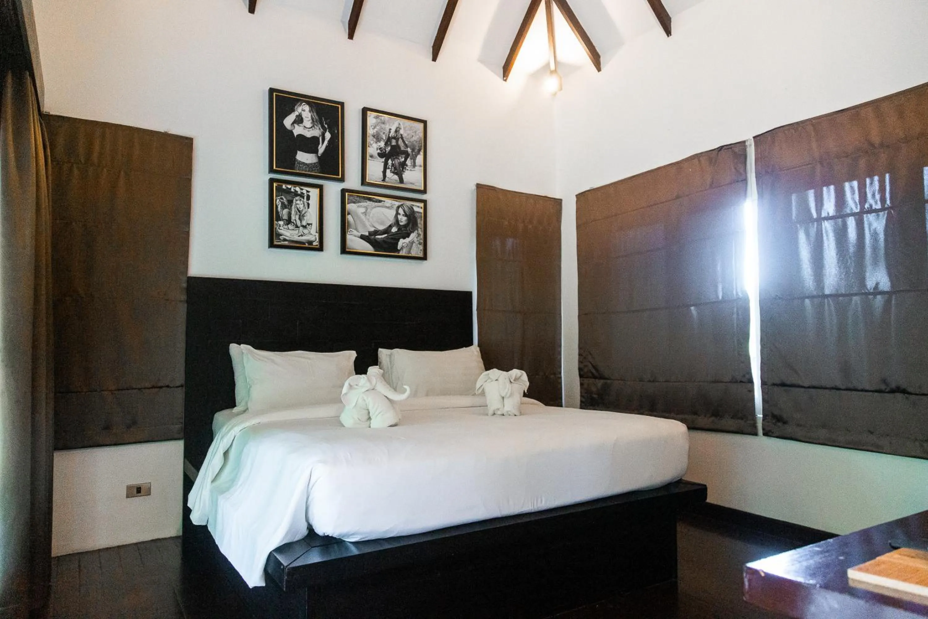 Bed in Zara Beach Resort Koh Samui