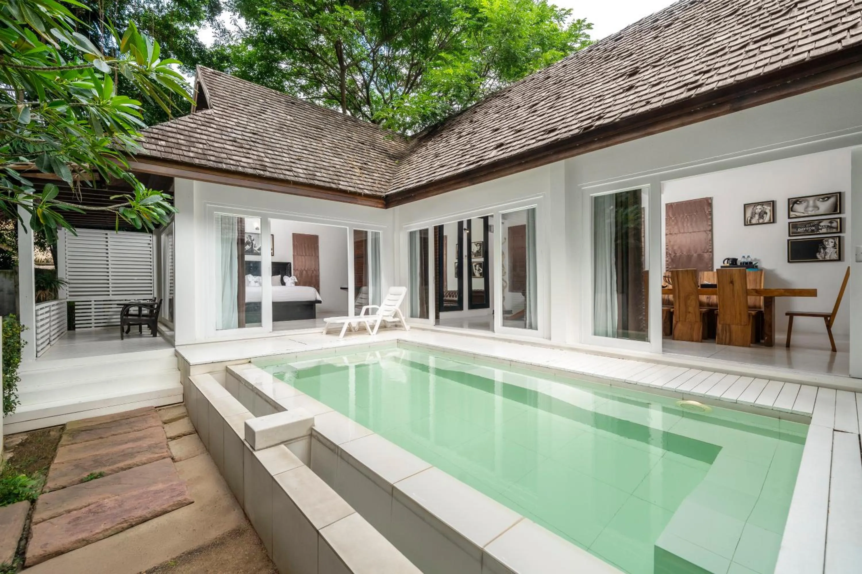 Swimming pool in Zara Beach Resort Koh Samui