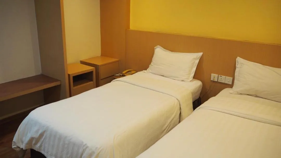Bed in 906 Hotel Melaka Raya