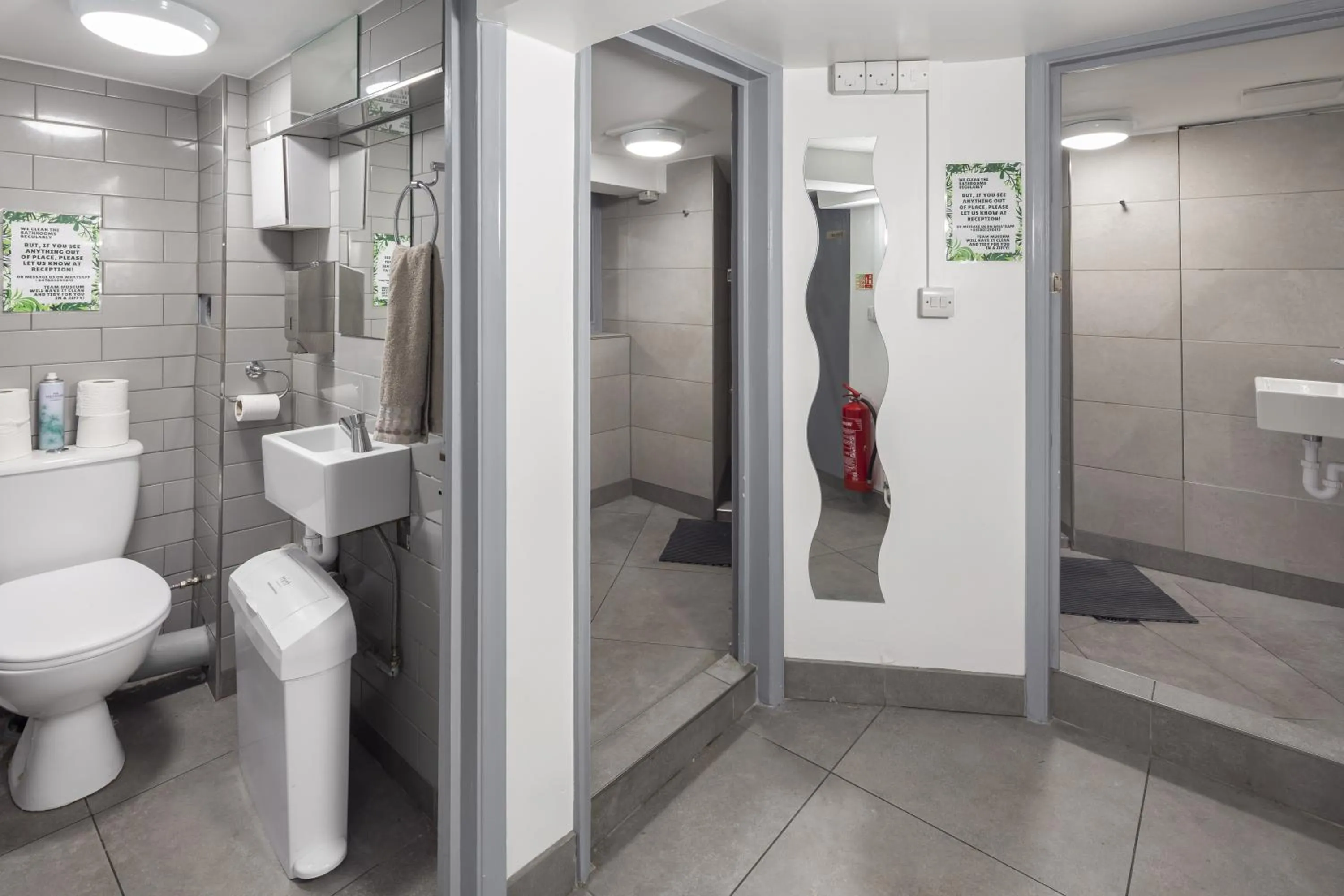 Shower in Astor Museum Hostel