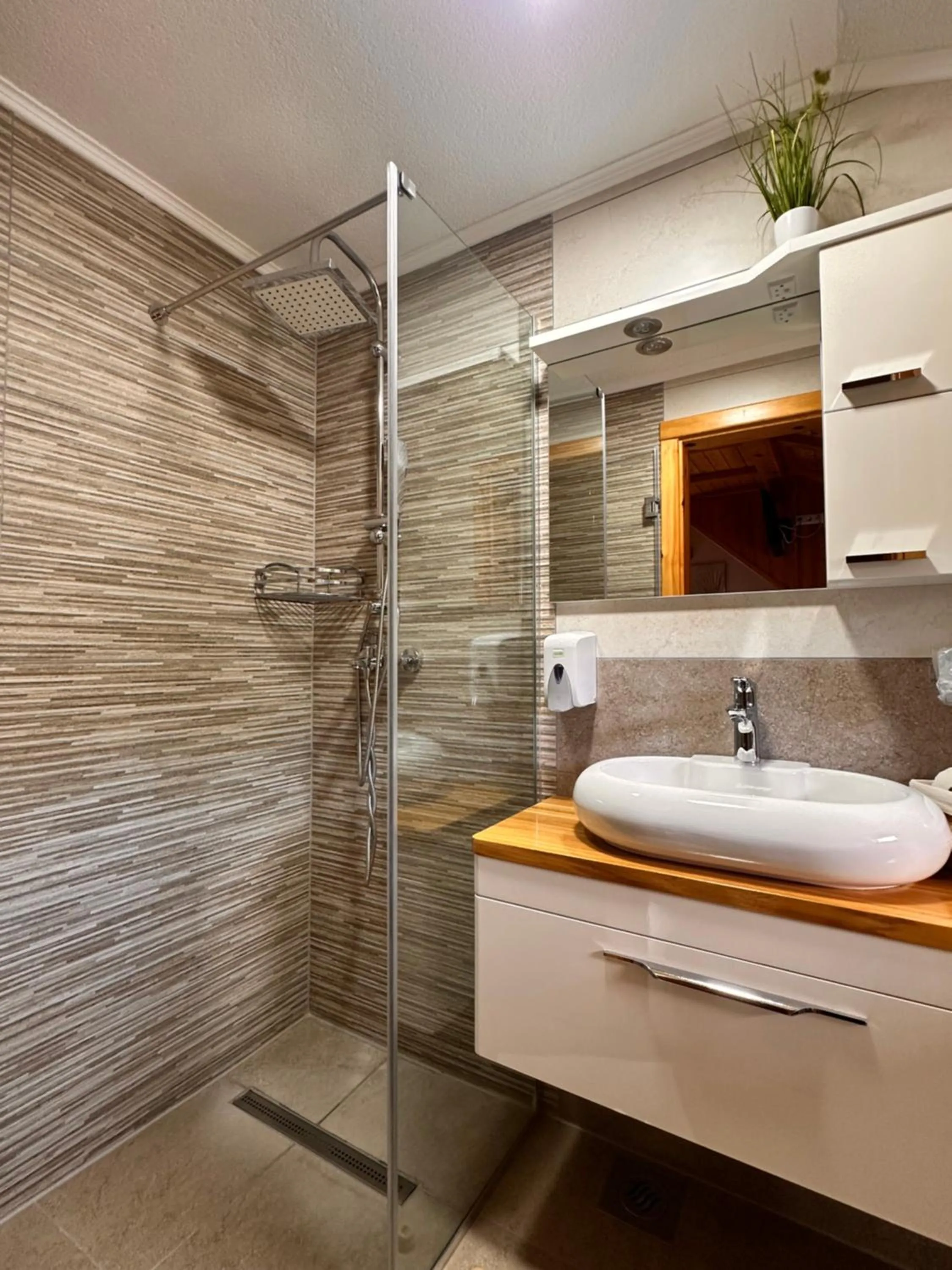 Shower in Guesthouse Green Valley