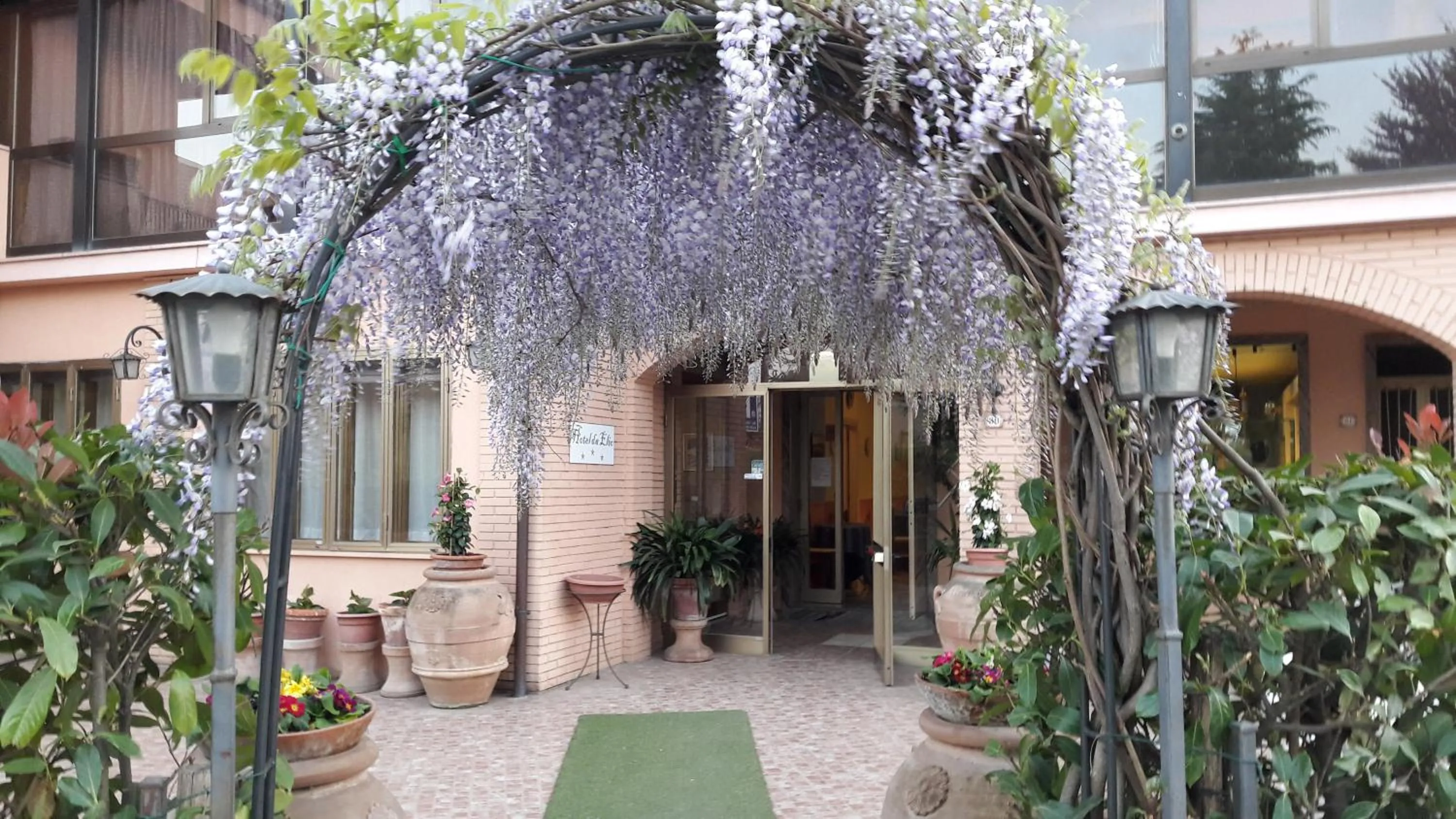 Facade/entrance in da elio