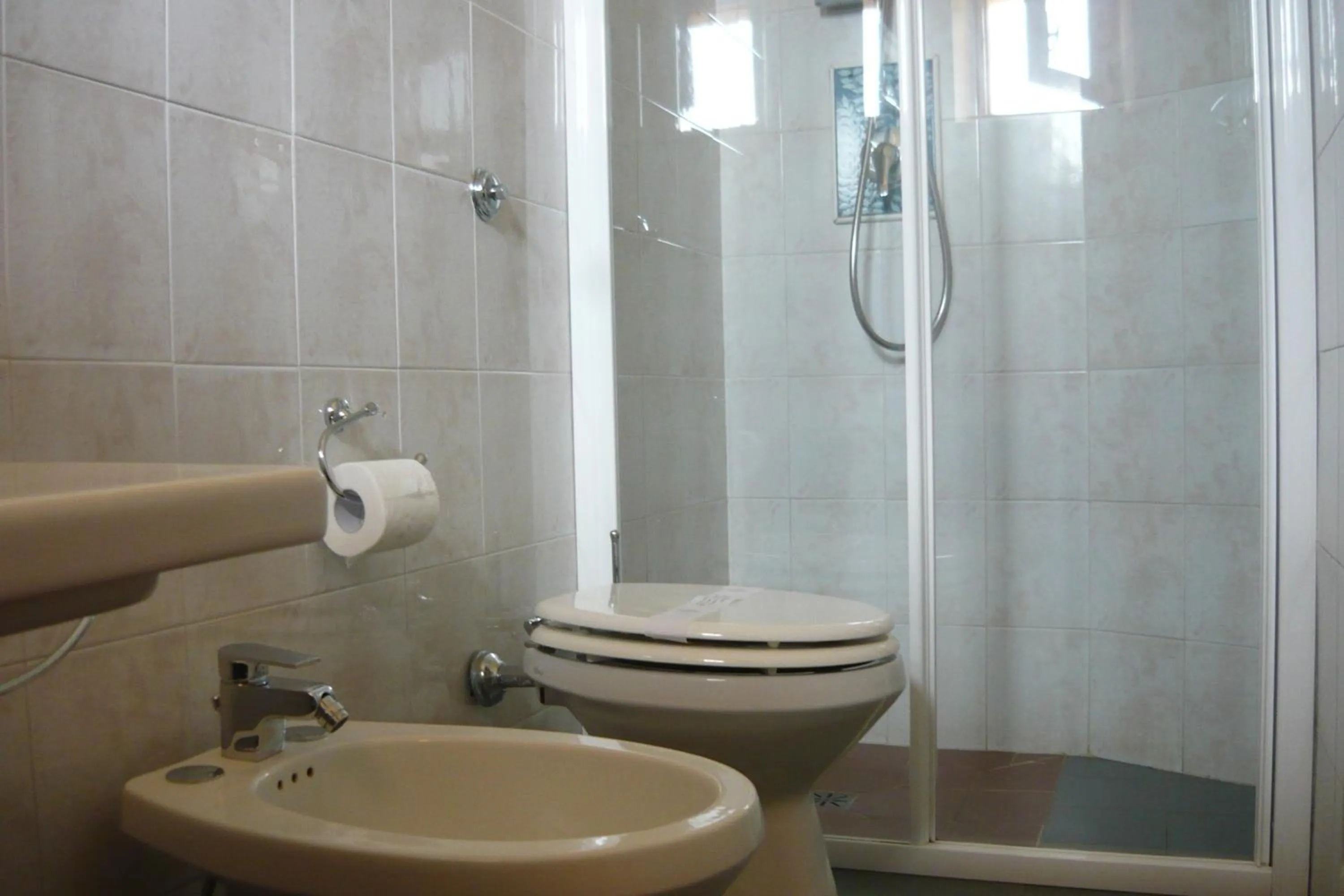 Shower in Hotel Plammas