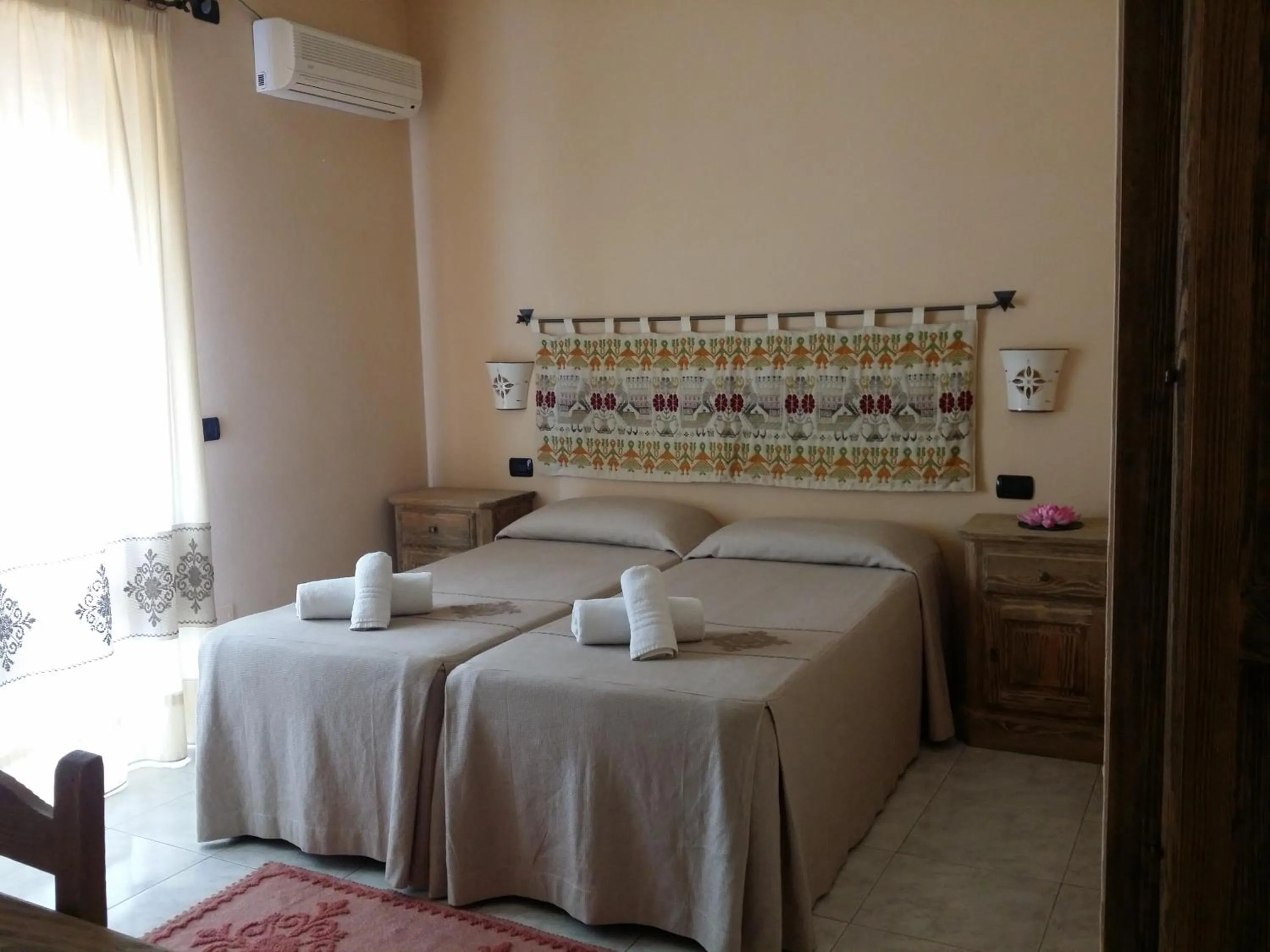 Photo of the whole room, Bed in Hotel Plammas