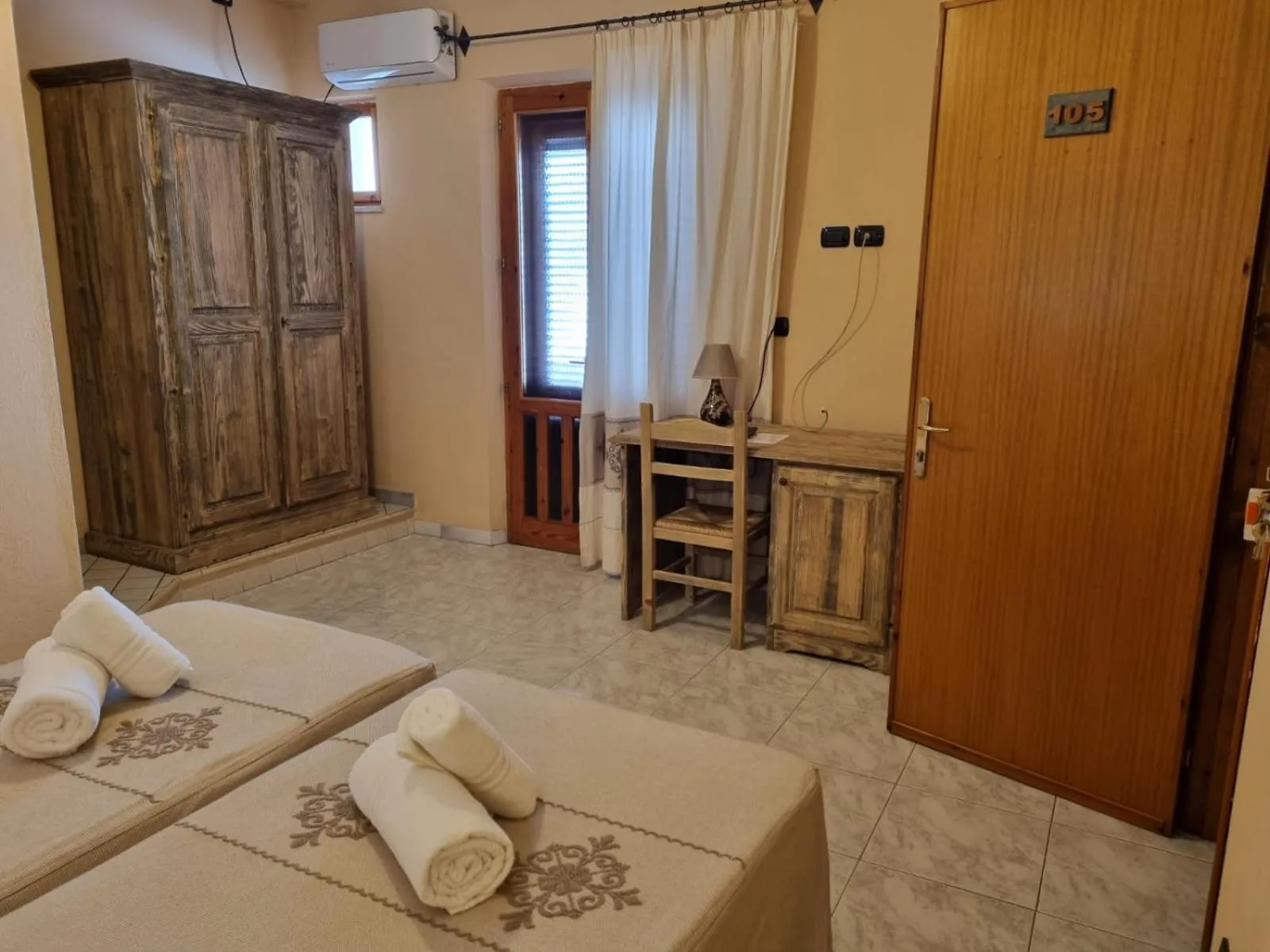 Photo of the whole room, Bed in Hotel Plammas