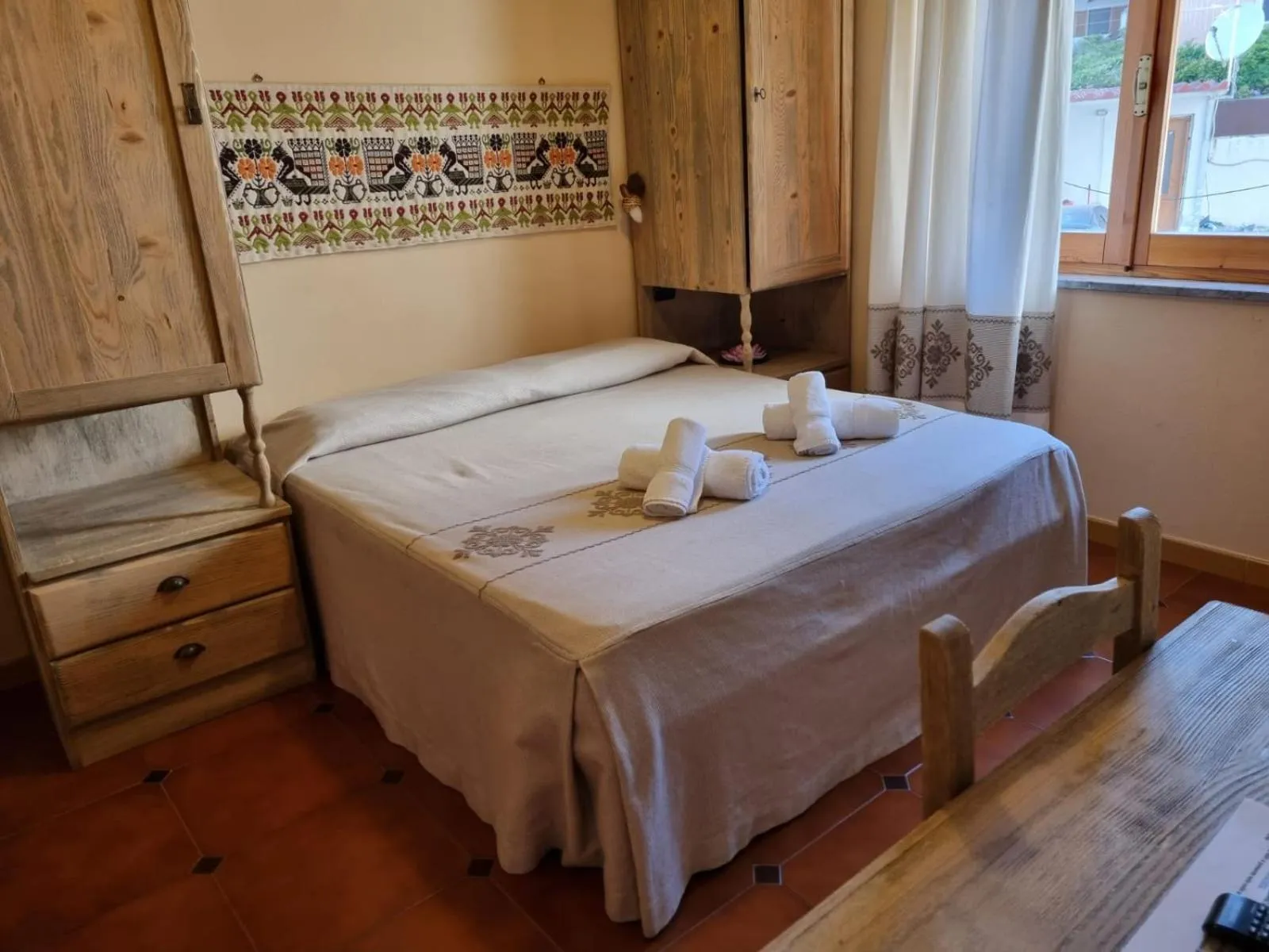 Photo of the whole room, Bed in Hotel Plammas