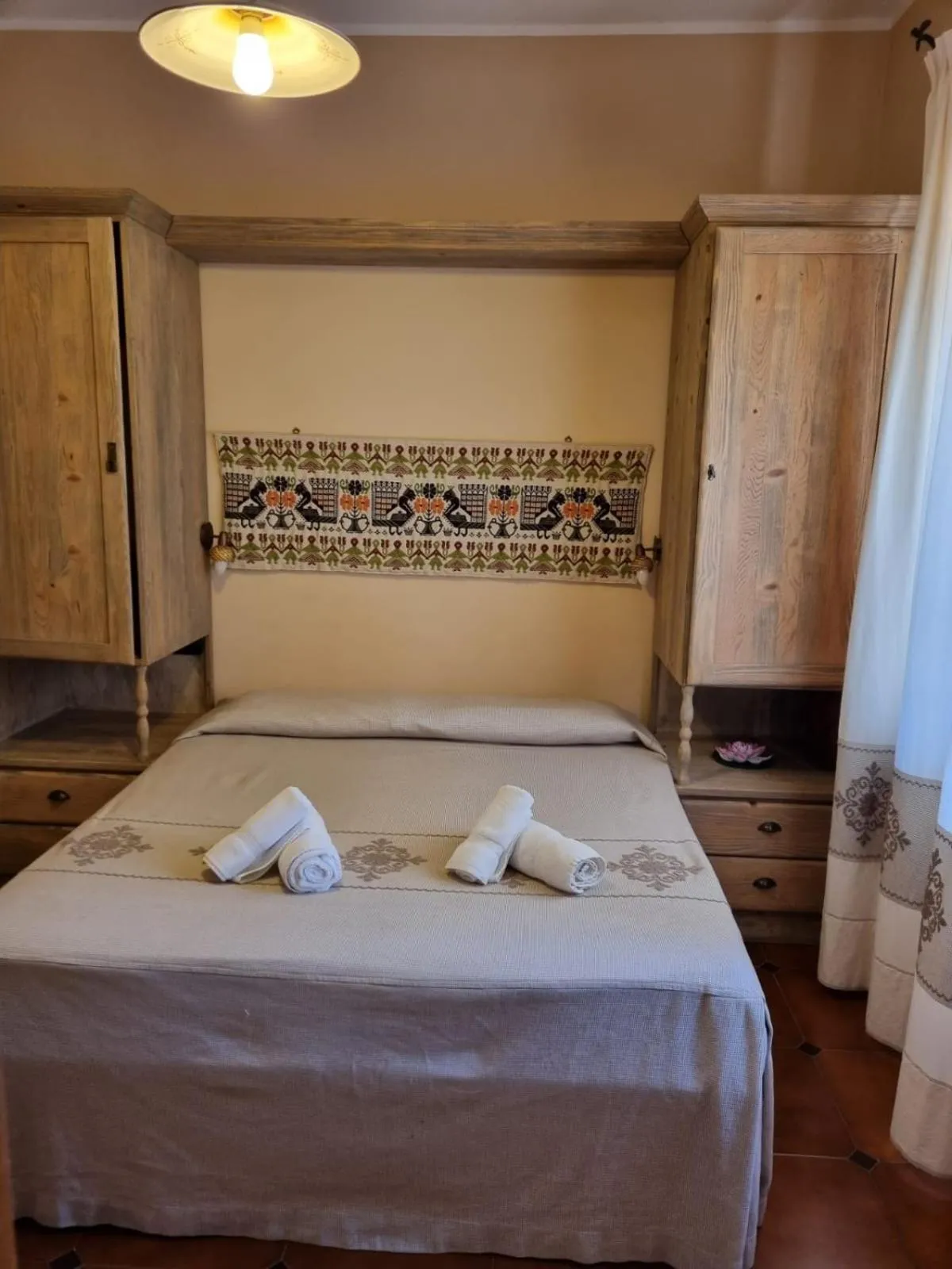 wardrobe, Bed in Hotel Plammas