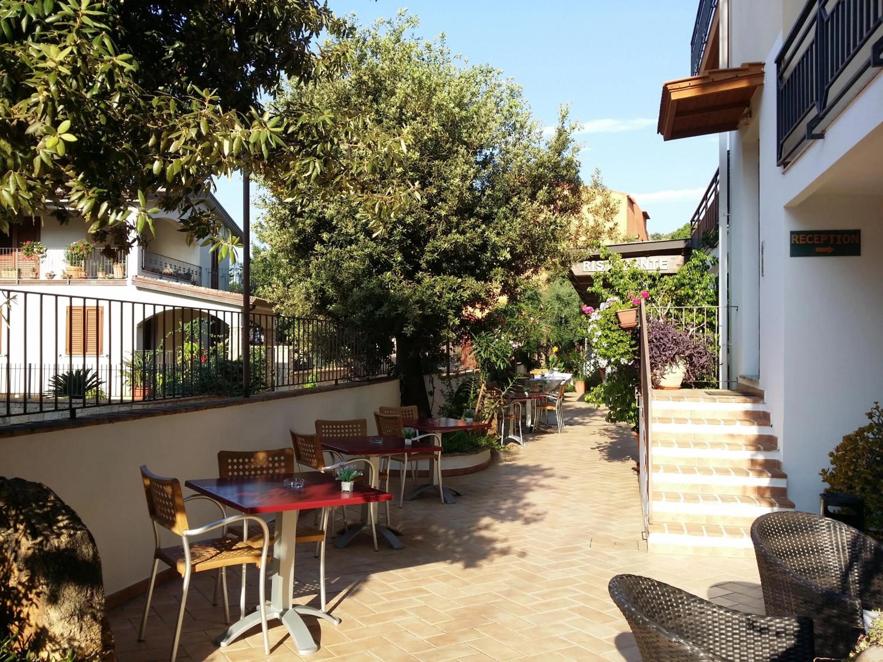 Facade/entrance in Hotel Plammas