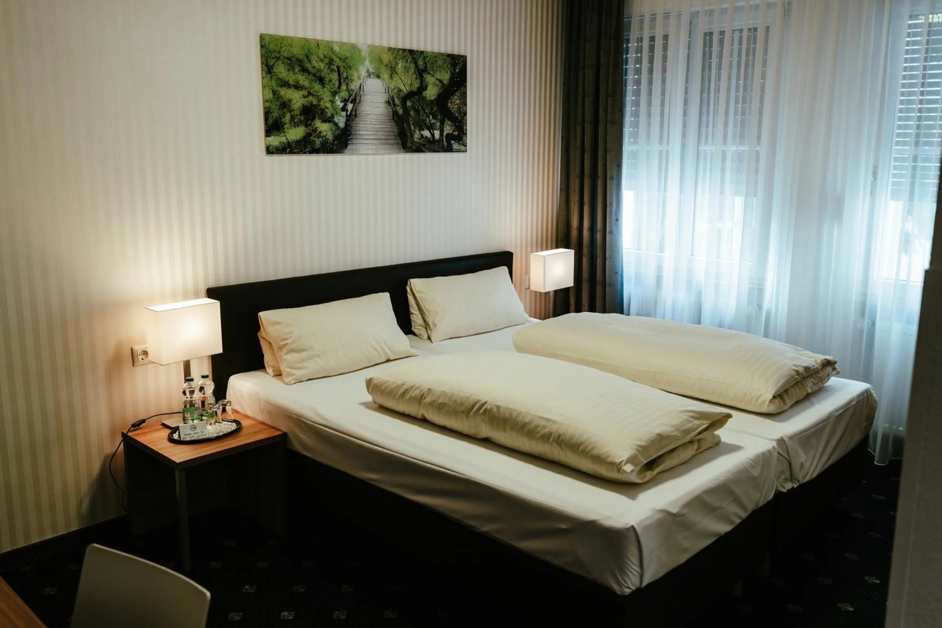 Photo of the whole room, Bed in Hotel Restaurant Benger