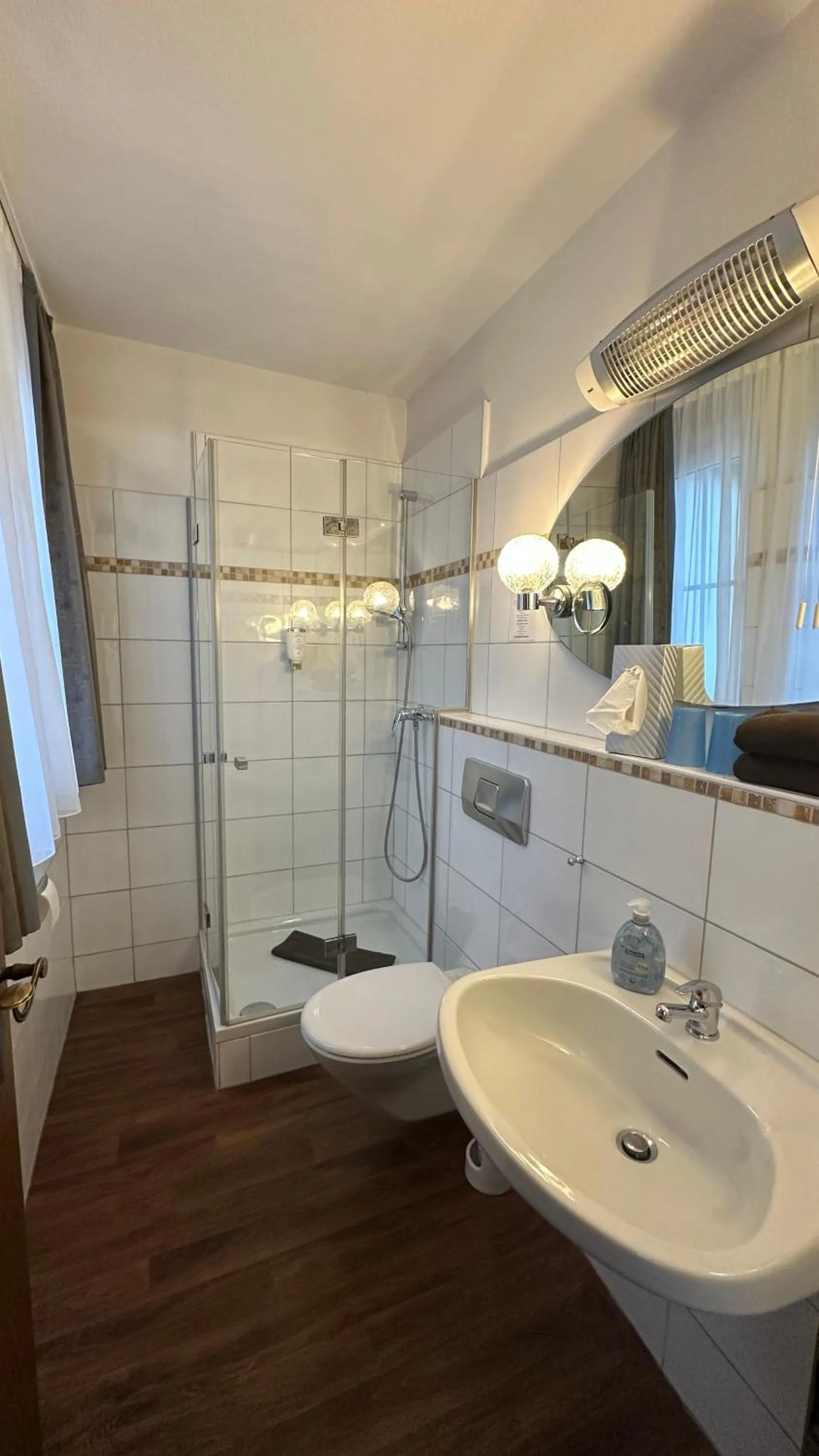 Shower in Hotel Restaurant Benger