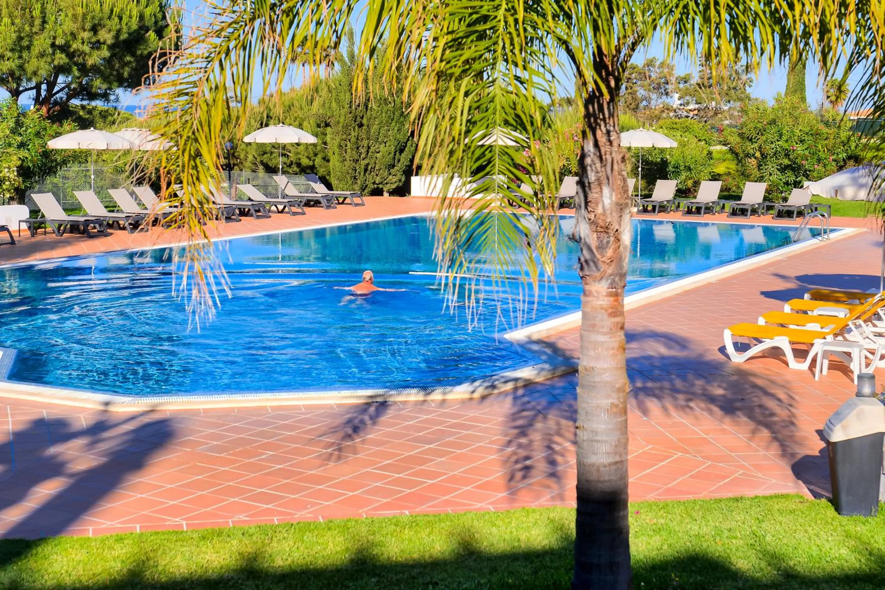 Swimming pool in Moradias Villas Rufino