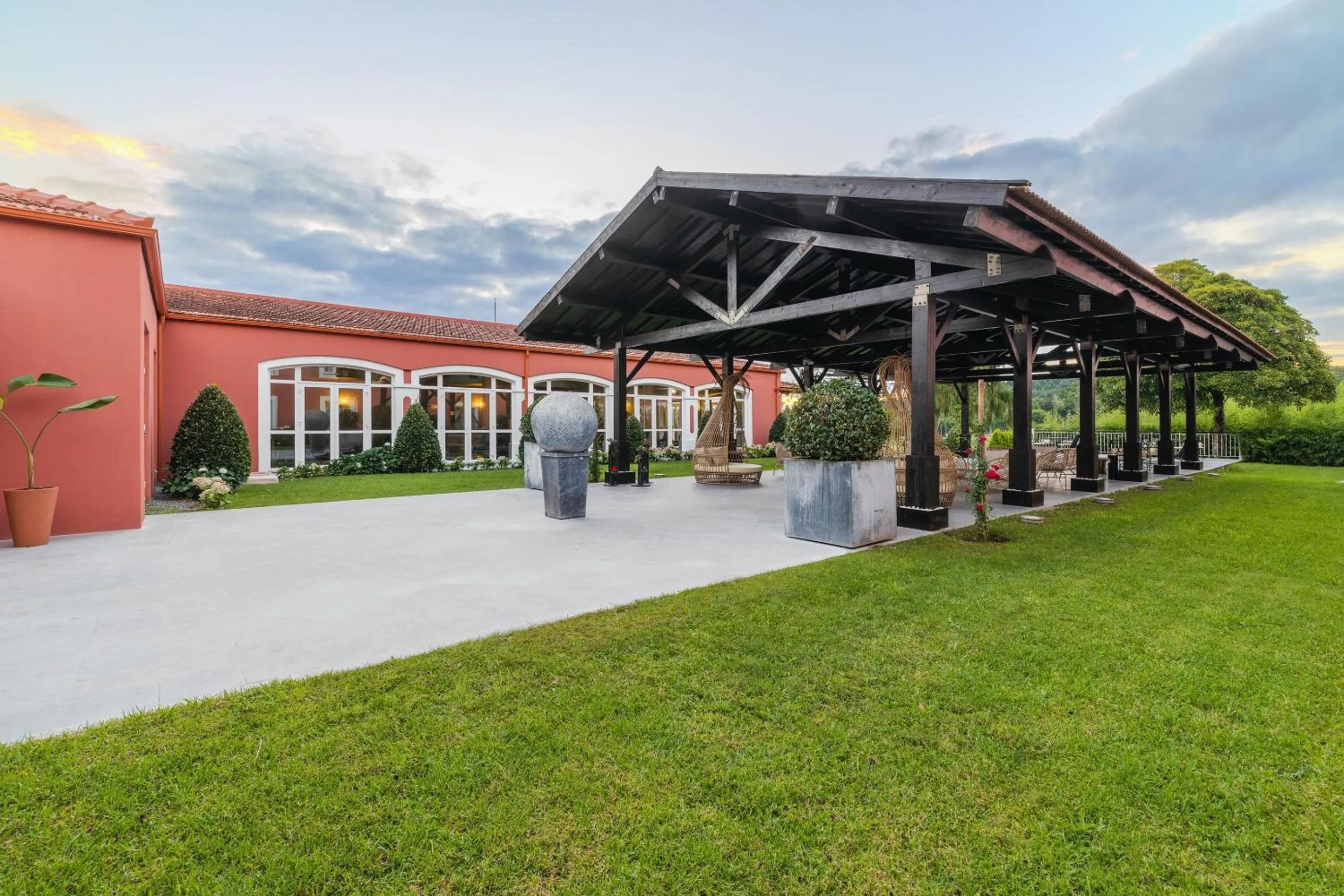 Property building in Enotel Santo da Serra