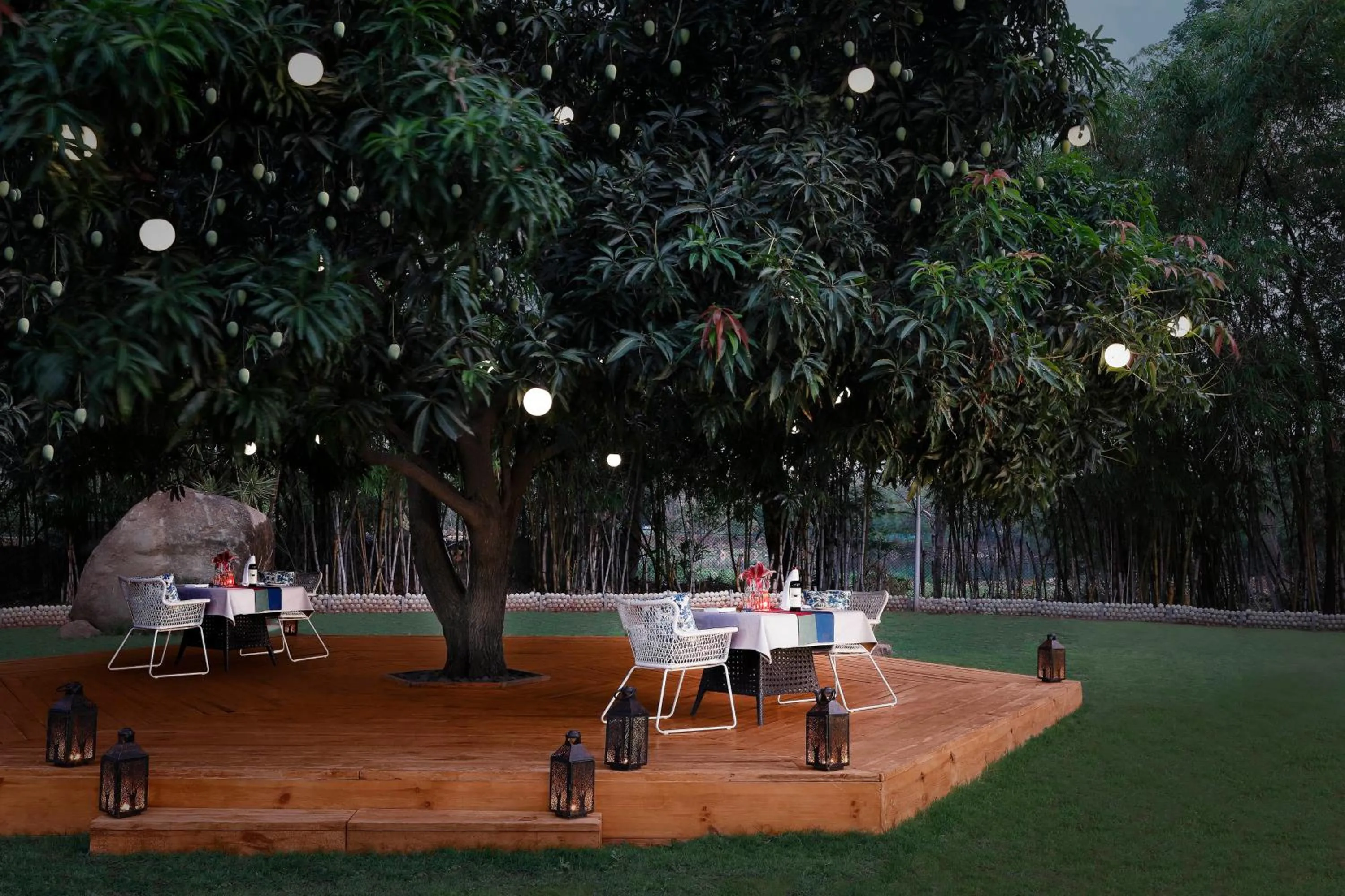 Restaurant/places to eat in Novotel Hyderabad Convention Centre